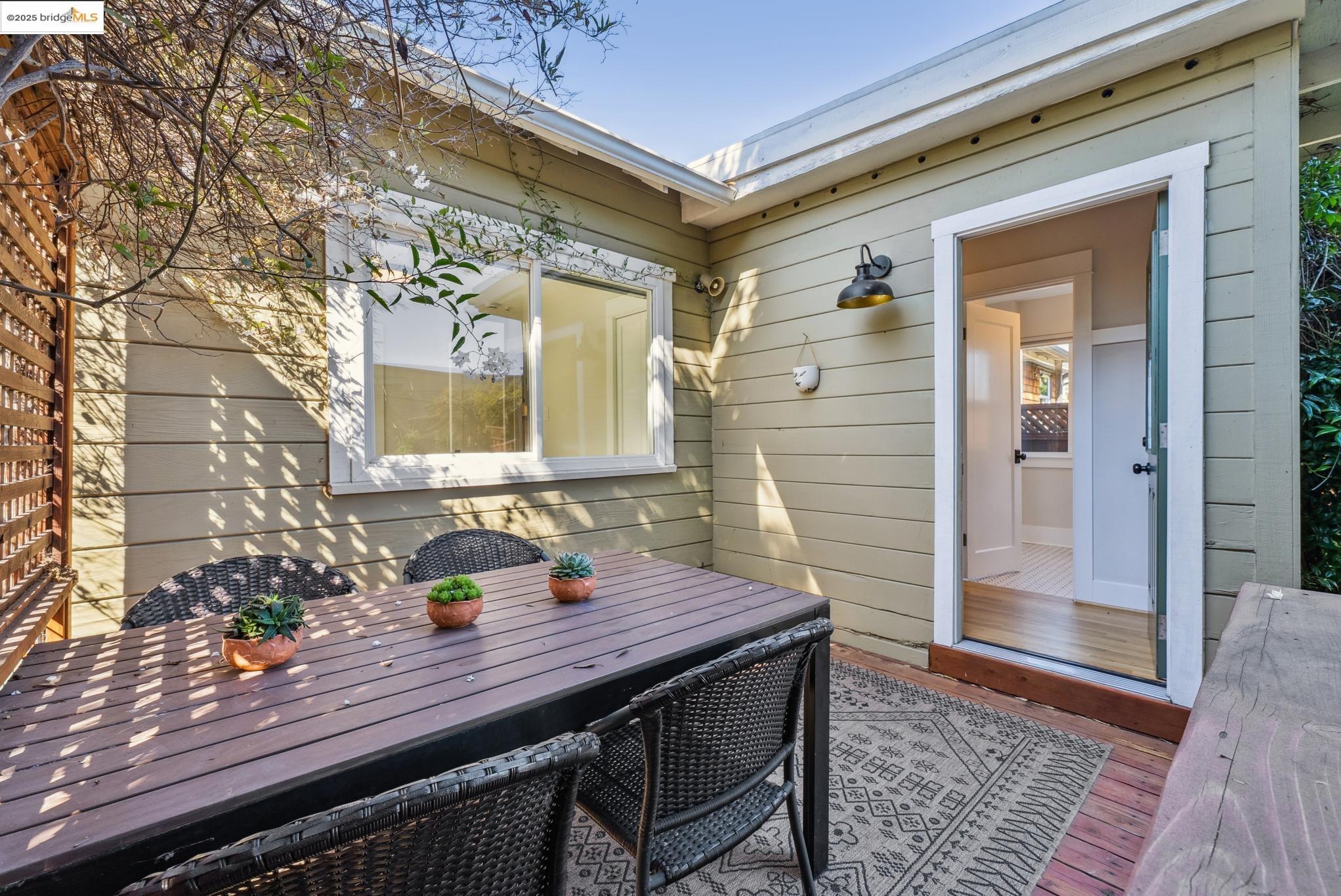 Detail Gallery Image 50 of 60 For 1112 Ward St, Berkeley,  CA 94702 - 3 Beds | 2 Baths