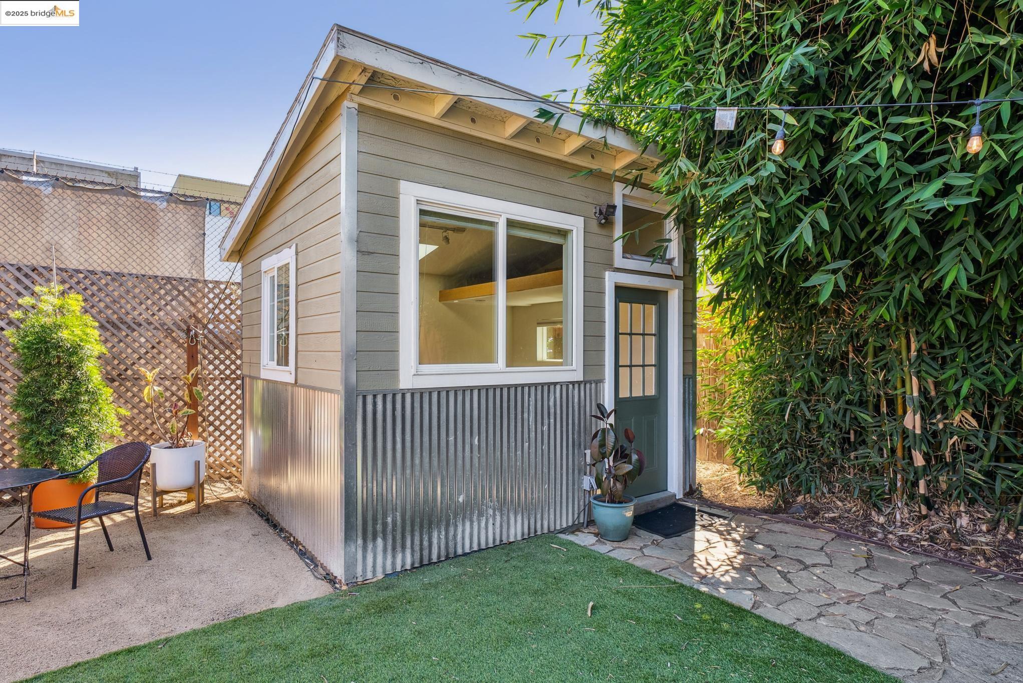 Detail Gallery Image 53 of 60 For 1112 Ward St, Berkeley,  CA 94702 - 3 Beds | 2 Baths