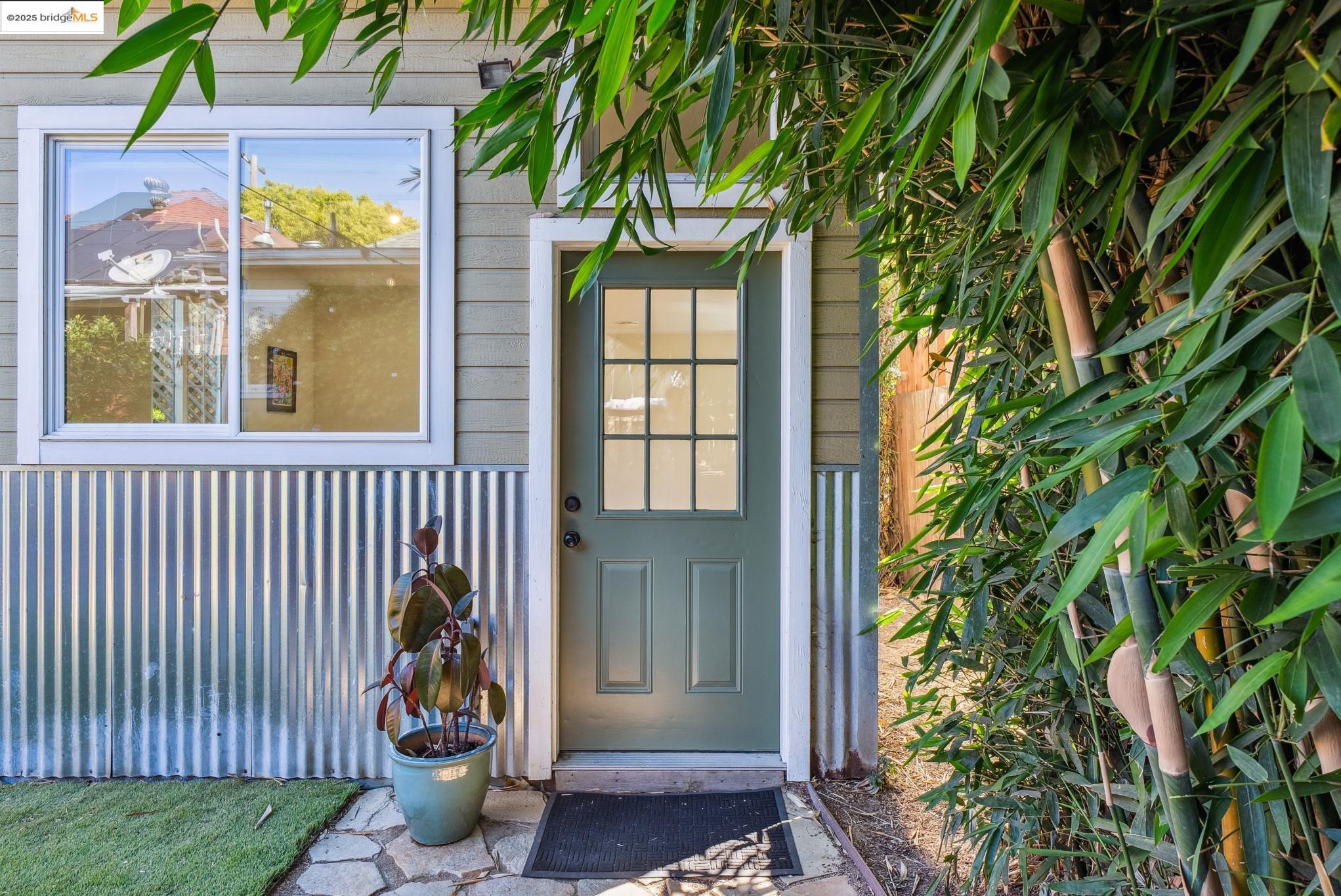 Detail Gallery Image 54 of 60 For 1112 Ward St, Berkeley,  CA 94702 - 3 Beds | 2 Baths