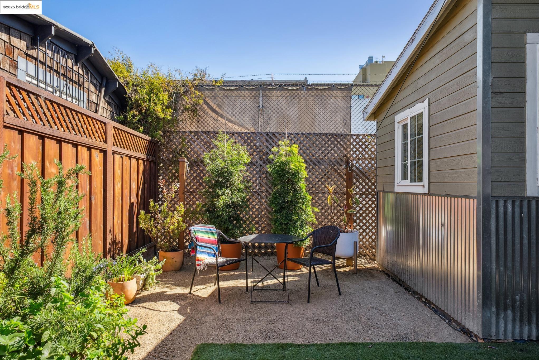 Detail Gallery Image 59 of 60 For 1112 Ward St, Berkeley,  CA 94702 - 3 Beds | 2 Baths