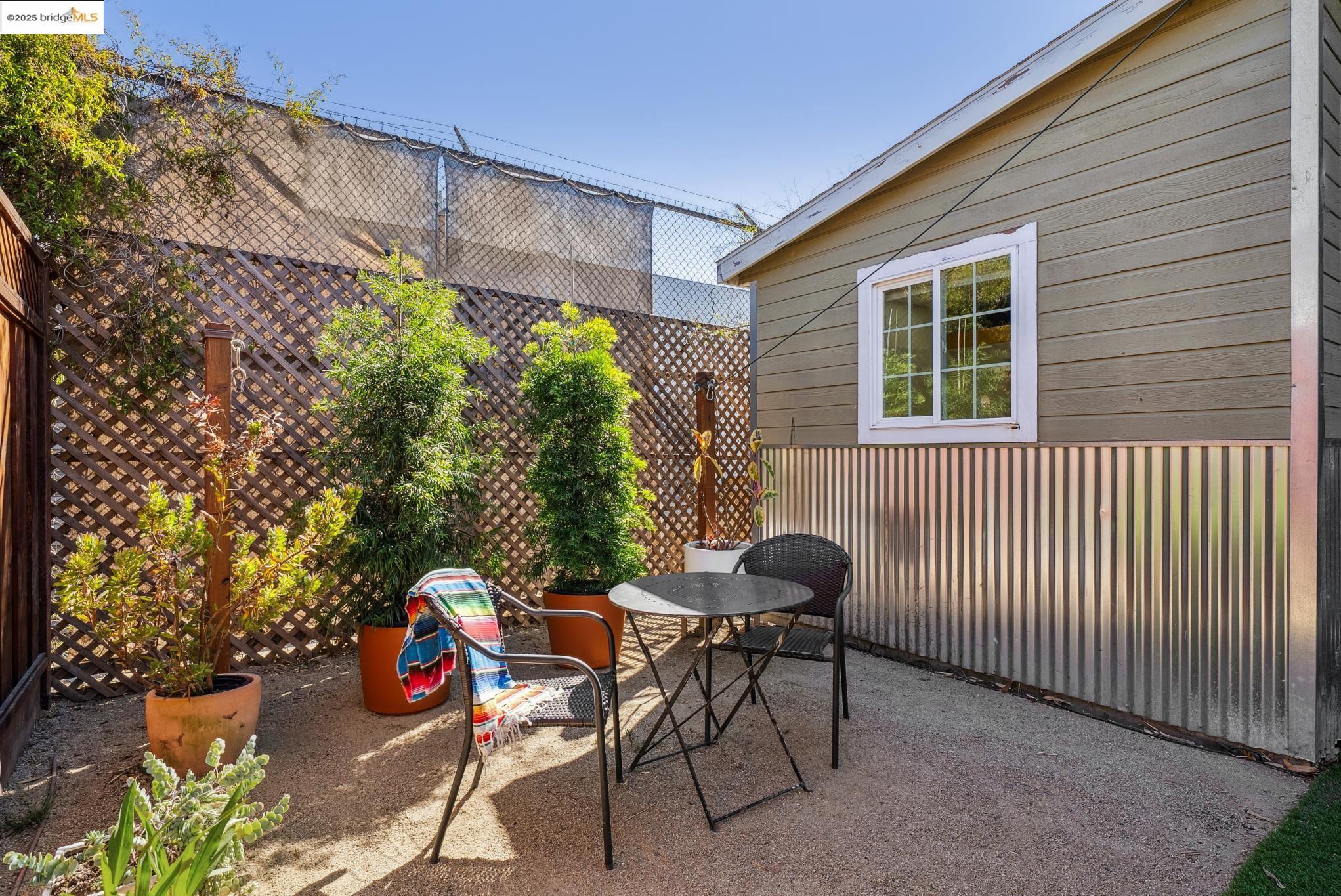 Detail Gallery Image 60 of 60 For 1112 Ward St, Berkeley,  CA 94702 - 3 Beds | 2 Baths