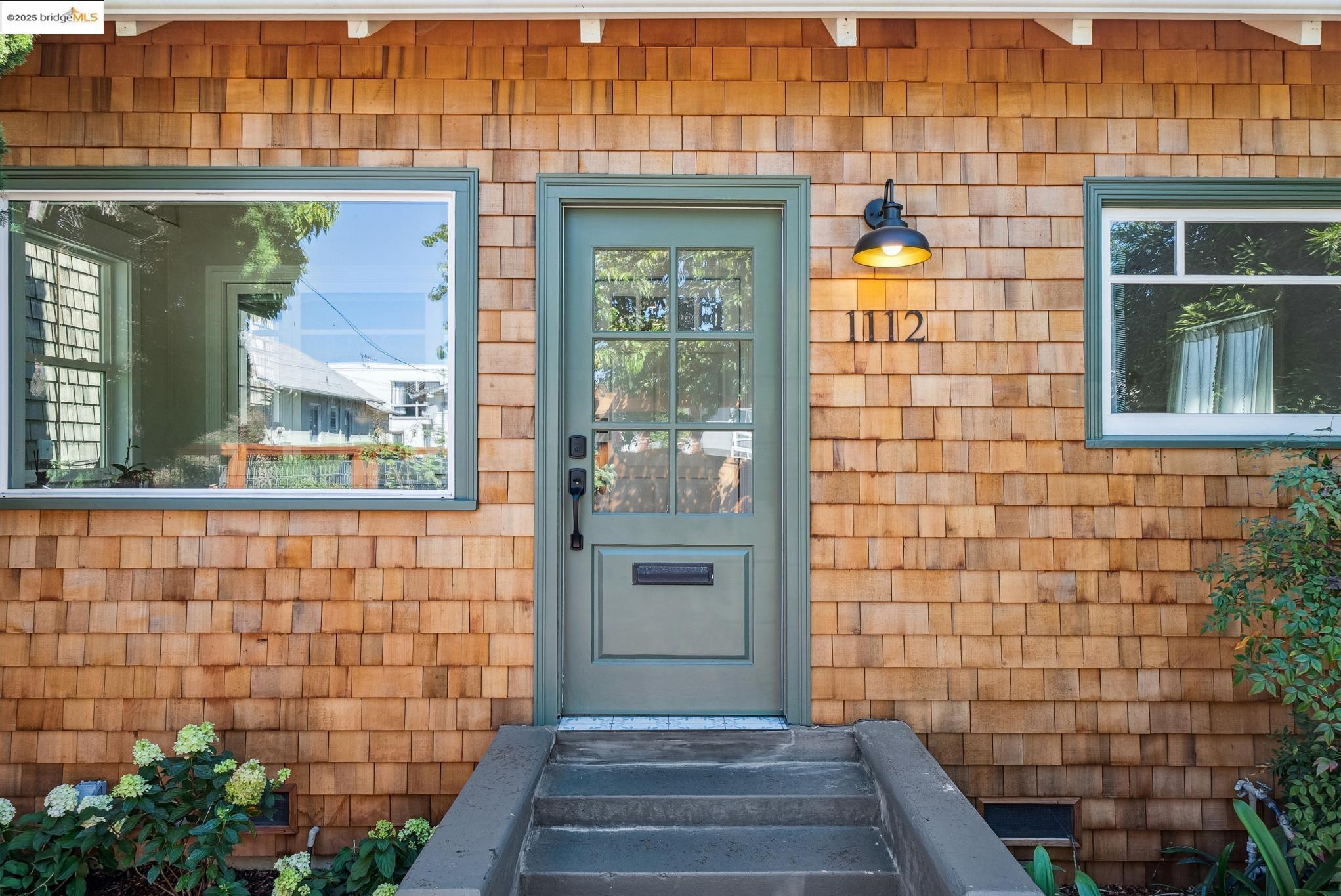 Detail Gallery Image 8 of 60 For 1112 Ward St, Berkeley,  CA 94702 - 3 Beds | 2 Baths