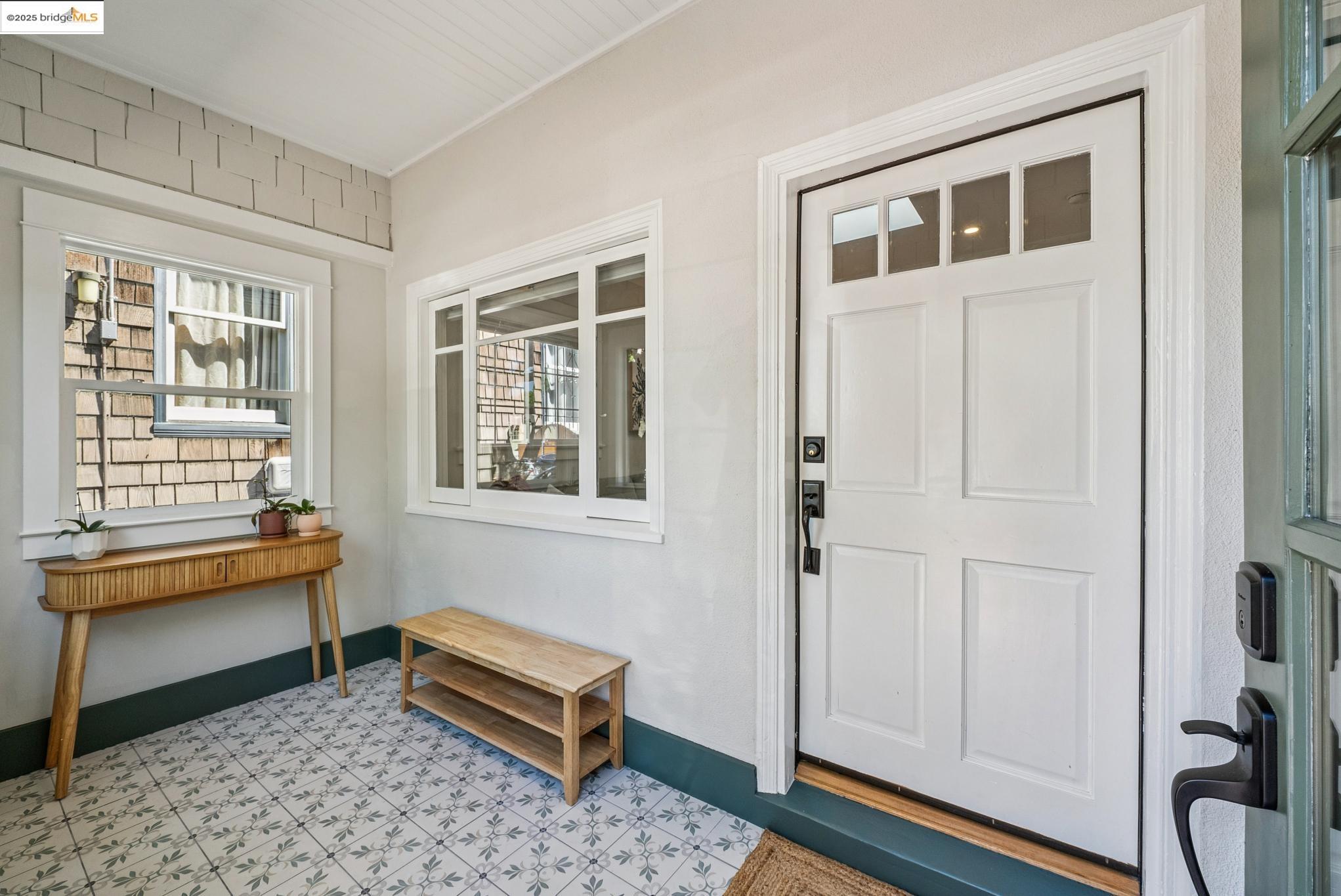Detail Gallery Image 9 of 60 For 1112 Ward St, Berkeley,  CA 94702 - 3 Beds | 2 Baths