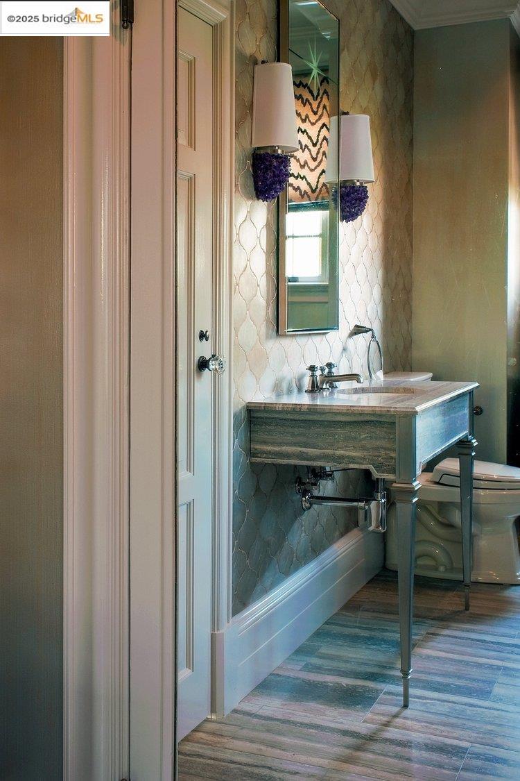 Detail Gallery Image 23 of 60 For 44 Farragut Ave, Piedmont,  CA 94610-1217 - 6 Beds | 6/4 Baths