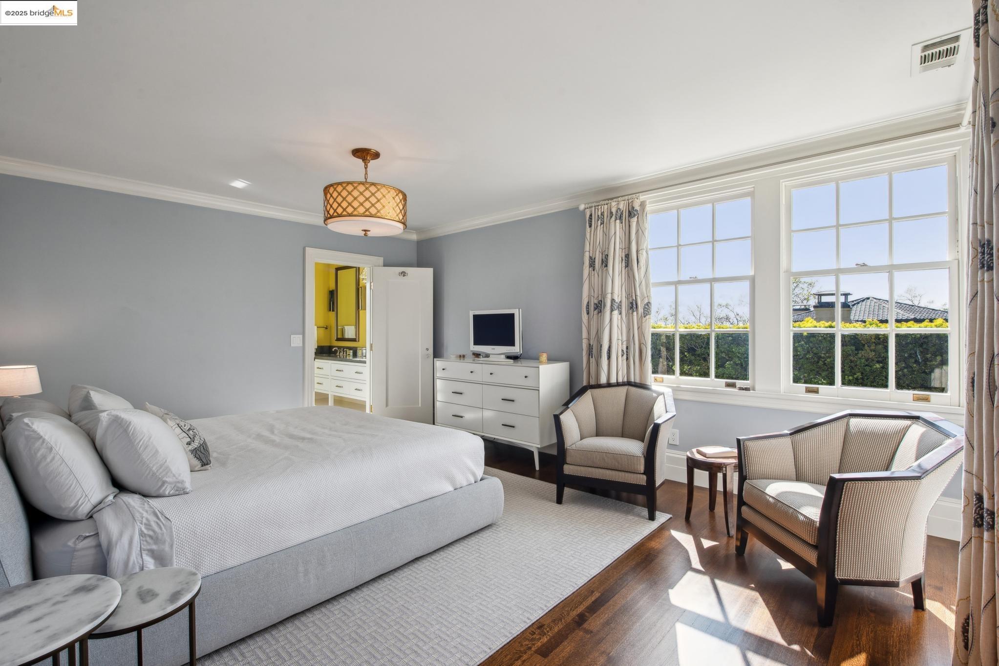 Detail Gallery Image 42 of 60 For 44 Farragut Ave, Piedmont,  CA 94610-1217 - 6 Beds | 6/4 Baths