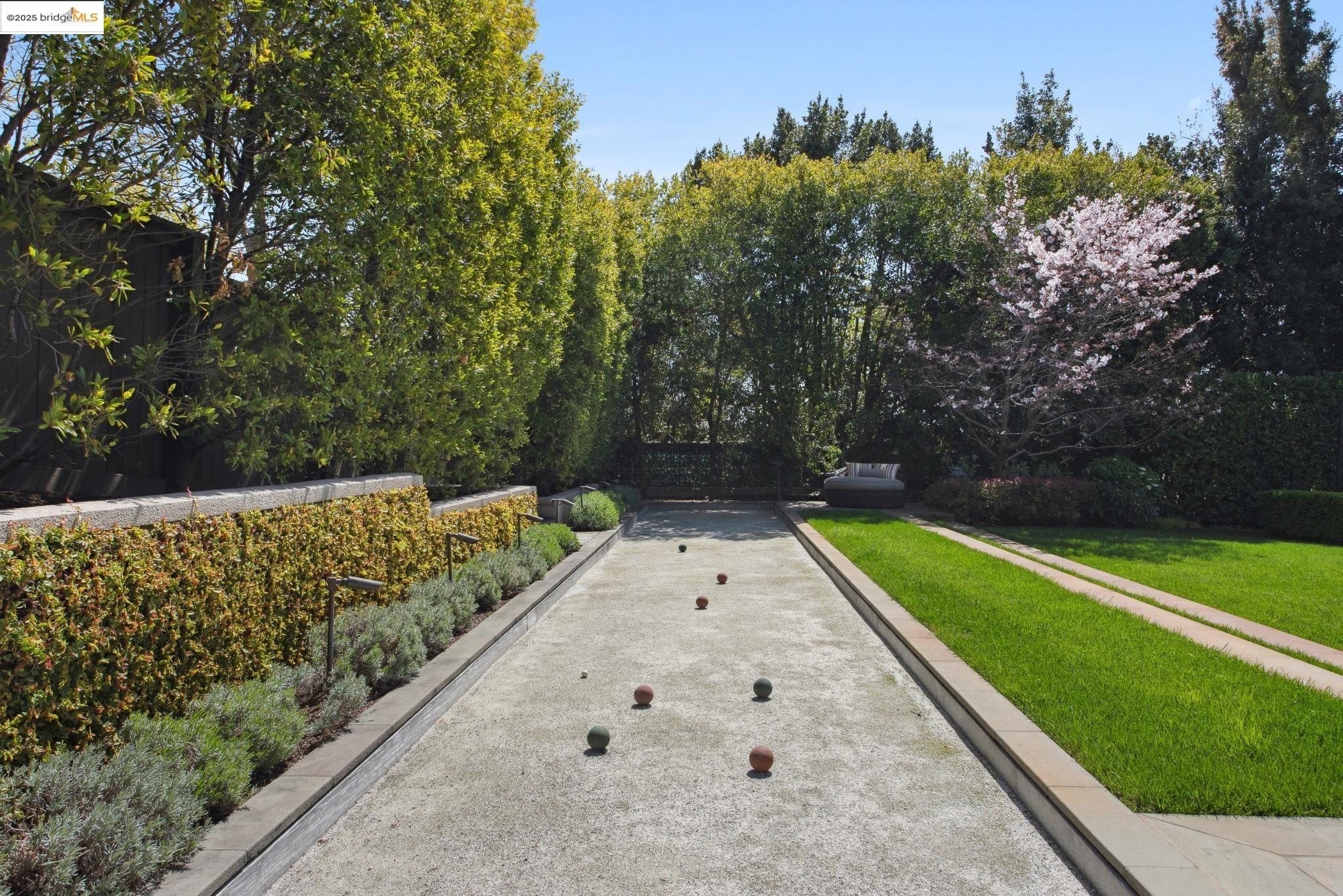 Detail Gallery Image 54 of 60 For 44 Farragut Ave, Piedmont,  CA 94610-1217 - 6 Beds | 6/4 Baths