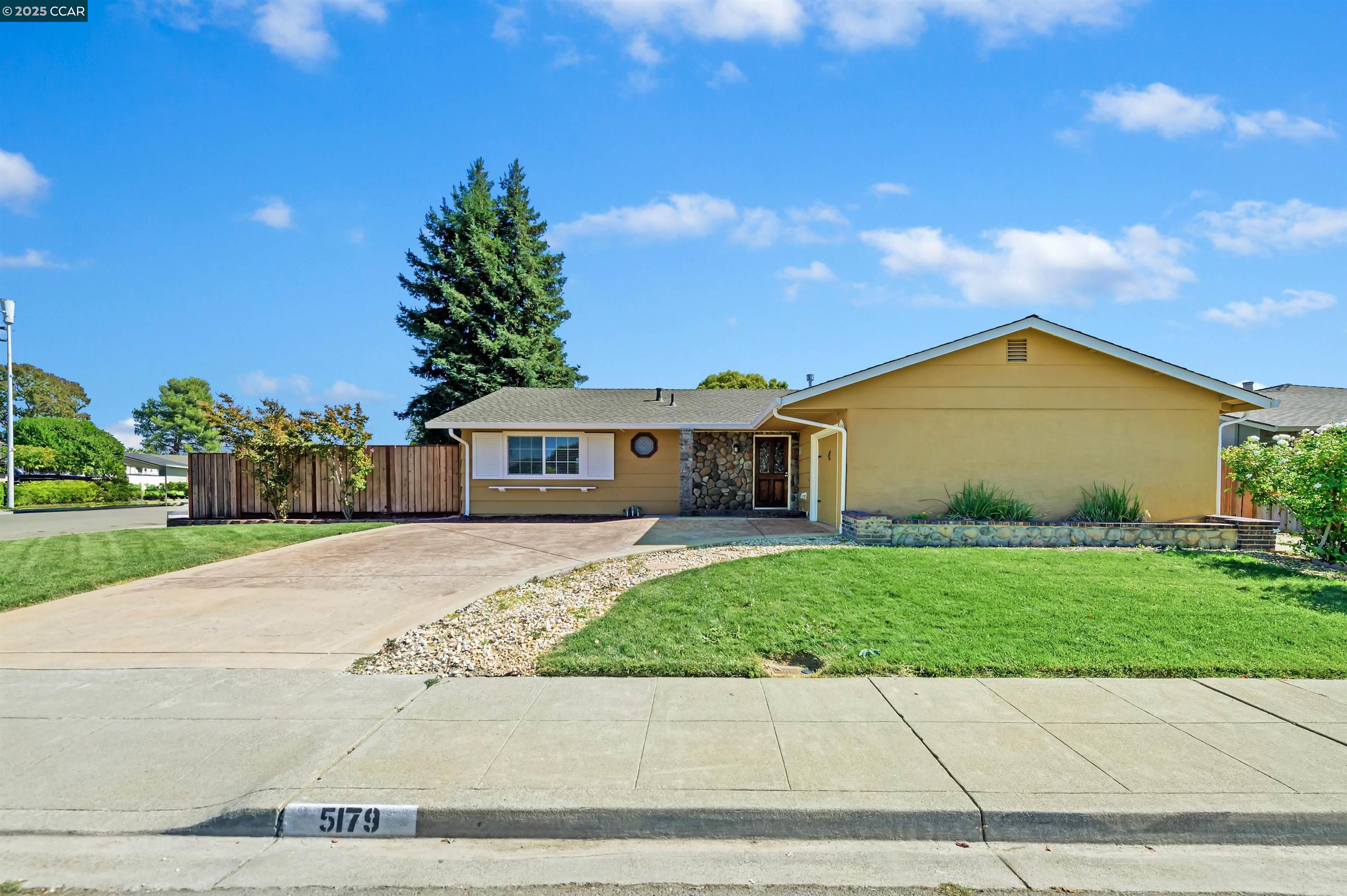 Detail Gallery Image 2 of 47 For 5179 Crocus Way, Livermore,  CA 94551 - 3 Beds | 2 Baths