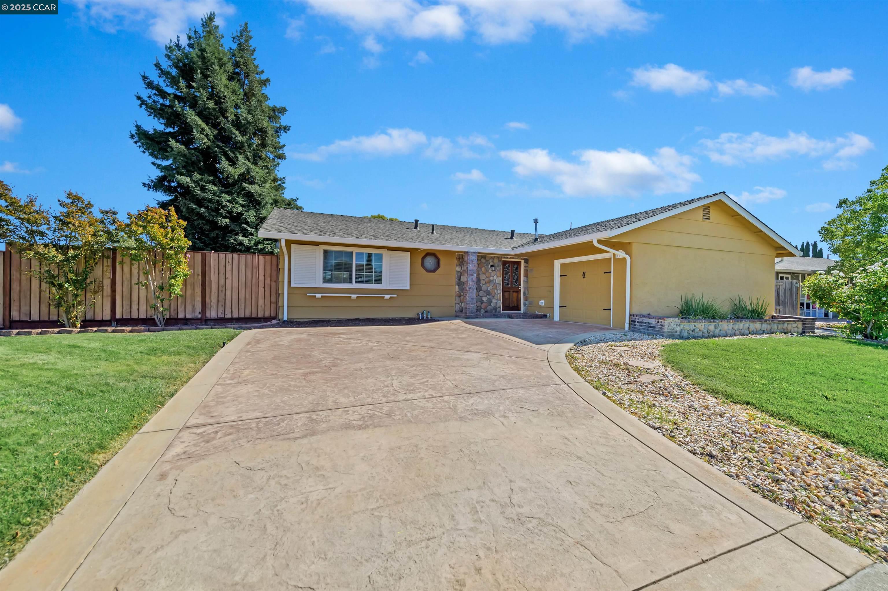 Detail Gallery Image 3 of 47 For 5179 Crocus Way, Livermore,  CA 94551 - 3 Beds | 2 Baths