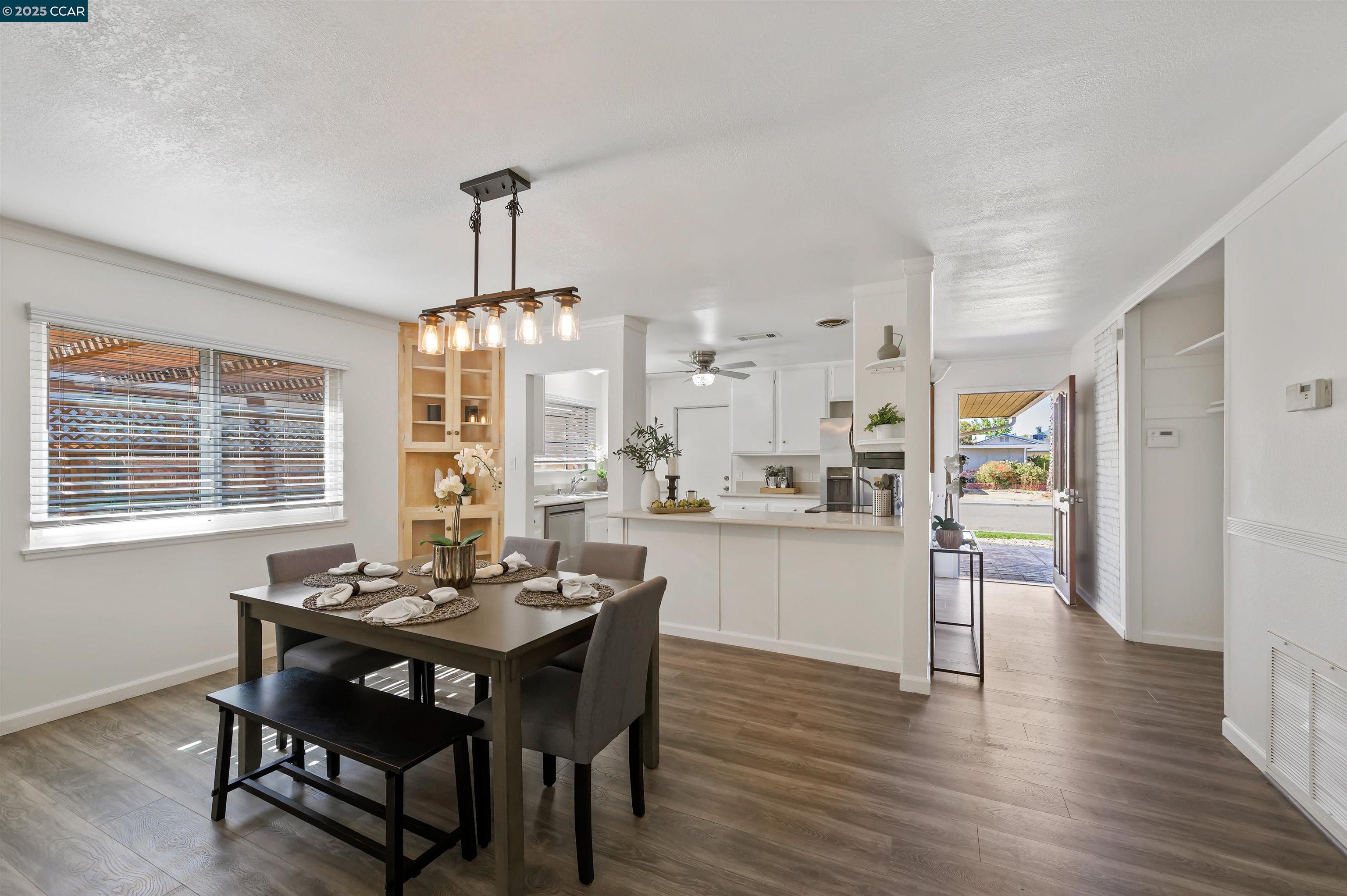Detail Gallery Image 7 of 47 For 5179 Crocus Way, Livermore,  CA 94551 - 3 Beds | 2 Baths