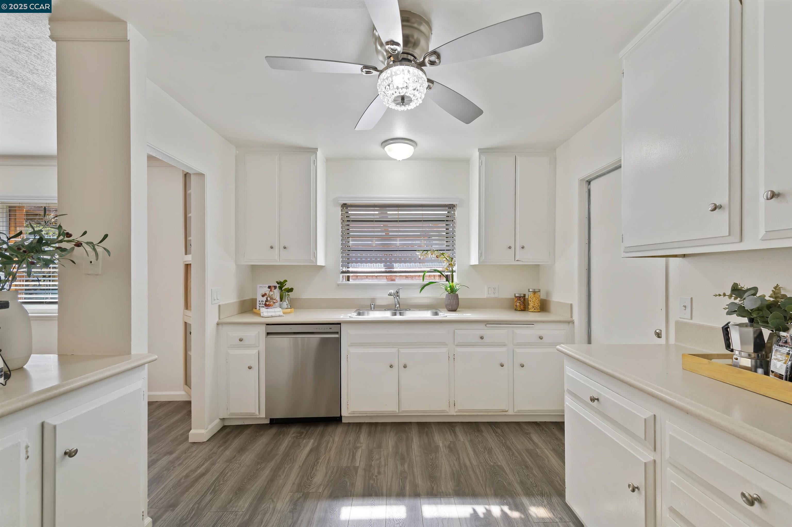 Detail Gallery Image 9 of 47 For 5179 Crocus Way, Livermore,  CA 94551 - 3 Beds | 2 Baths