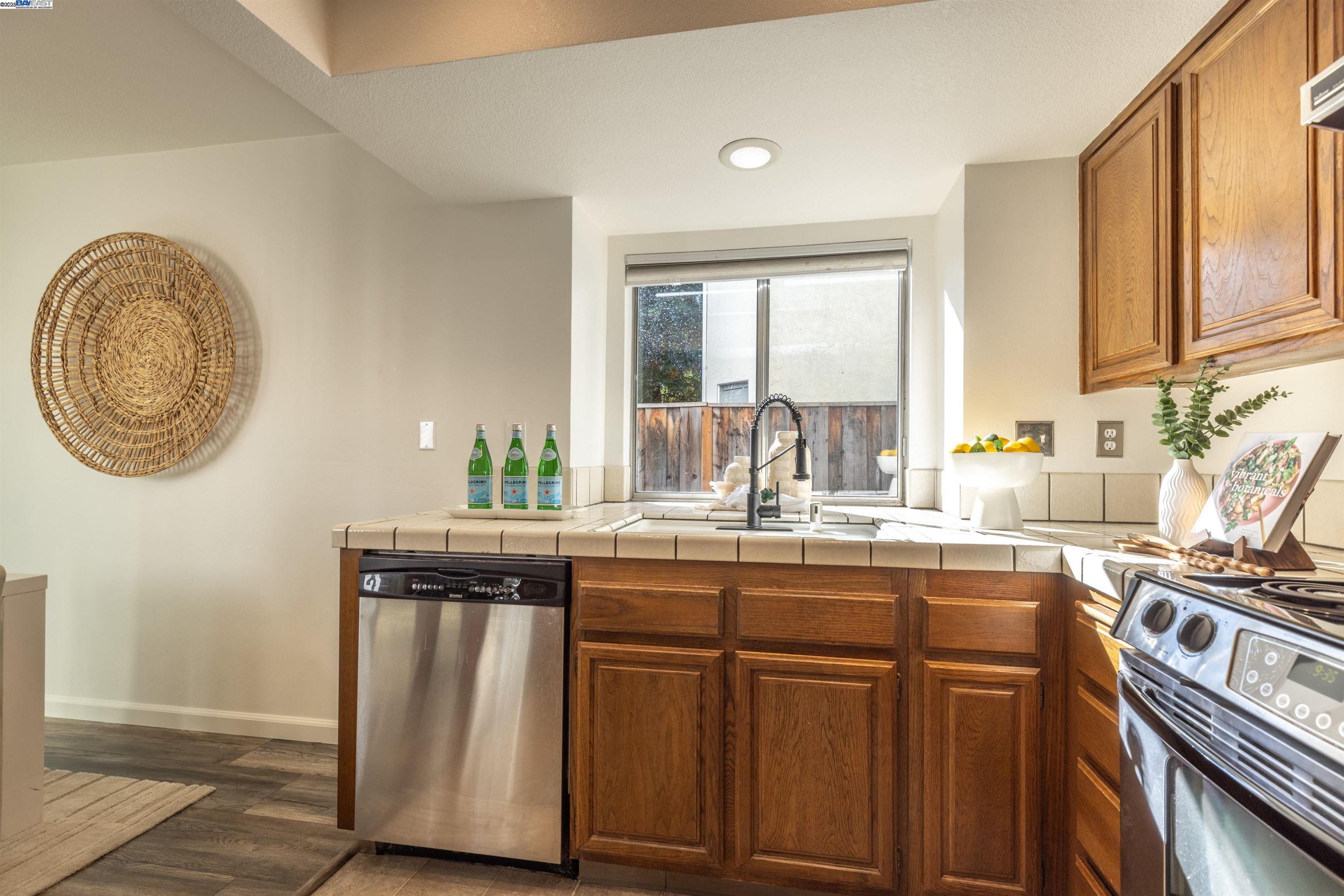 Detail Gallery Image 10 of 42 For 6056 Corte Encinas, Pleasanton,  CA 94566 - 2 Beds | 2 Baths