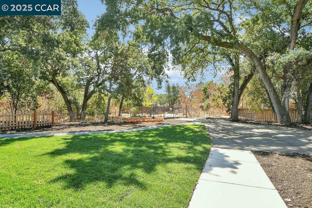 Detail Gallery Image 36 of 45 For 500 Creekside Rd., Pleasant Hill,  CA 94523 - 5 Beds | 3 Baths