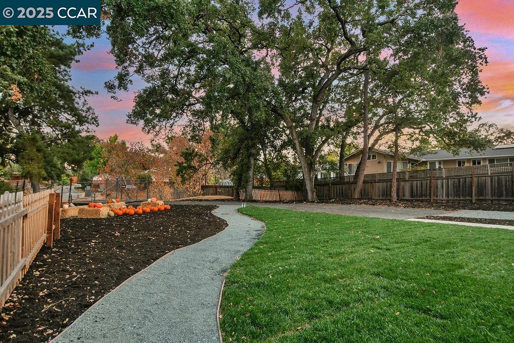 Detail Gallery Image 7 of 45 For 500 Creekside Rd., Pleasant Hill,  CA 94523 - 5 Beds | 3 Baths