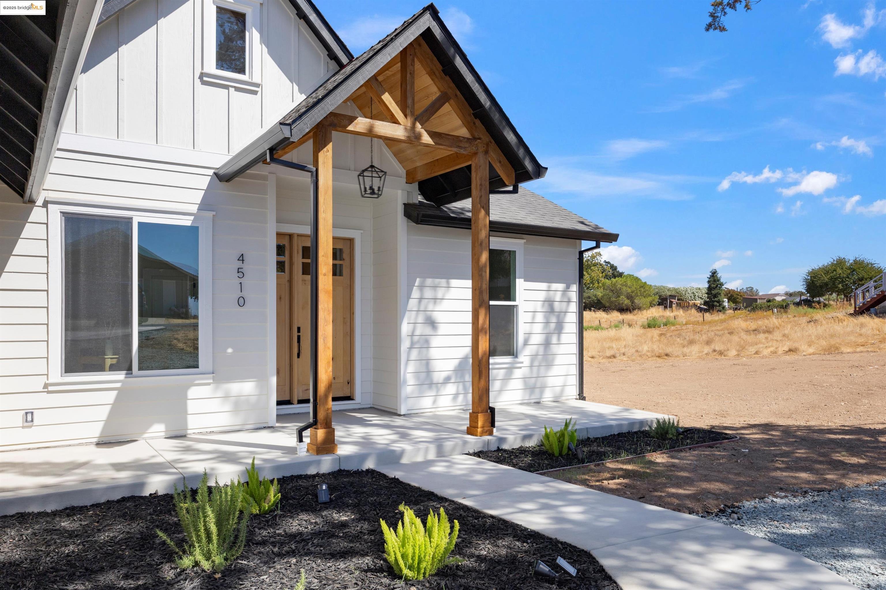 Detail Gallery Image 4 of 39 For 4510 Coyote Dr., Ione,  CA 95640 - 3 Beds | 2/1 Baths