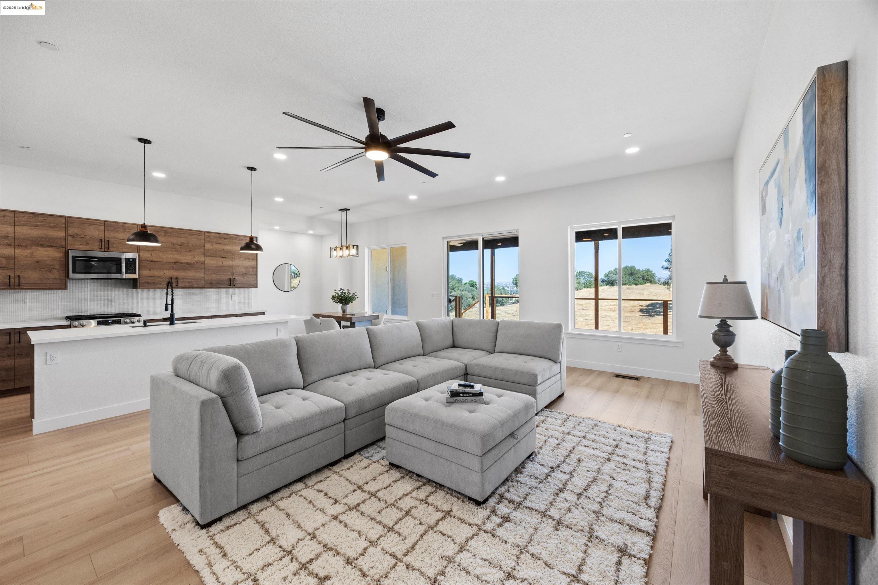 Detail Gallery Image 9 of 39 For 4510 Coyote Dr., Ione,  CA 95640 - 3 Beds | 2/1 Baths