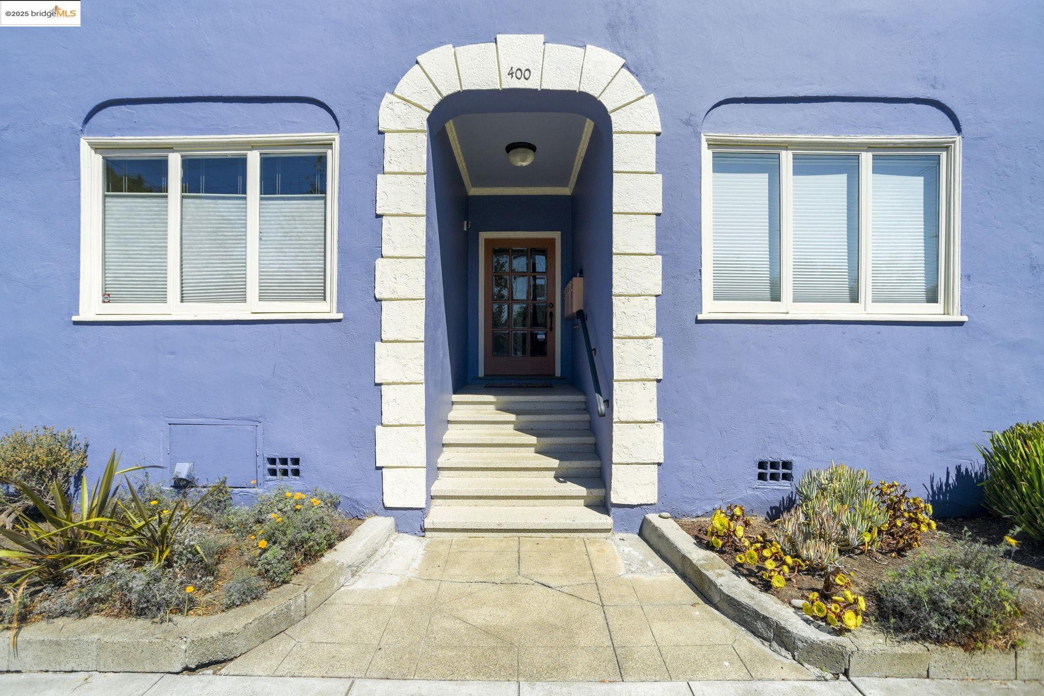 Detail Gallery Image 2 of 24 For 400 Avon Street #4,  Oakland,  CA 94618 - 2 Beds | 1 Baths