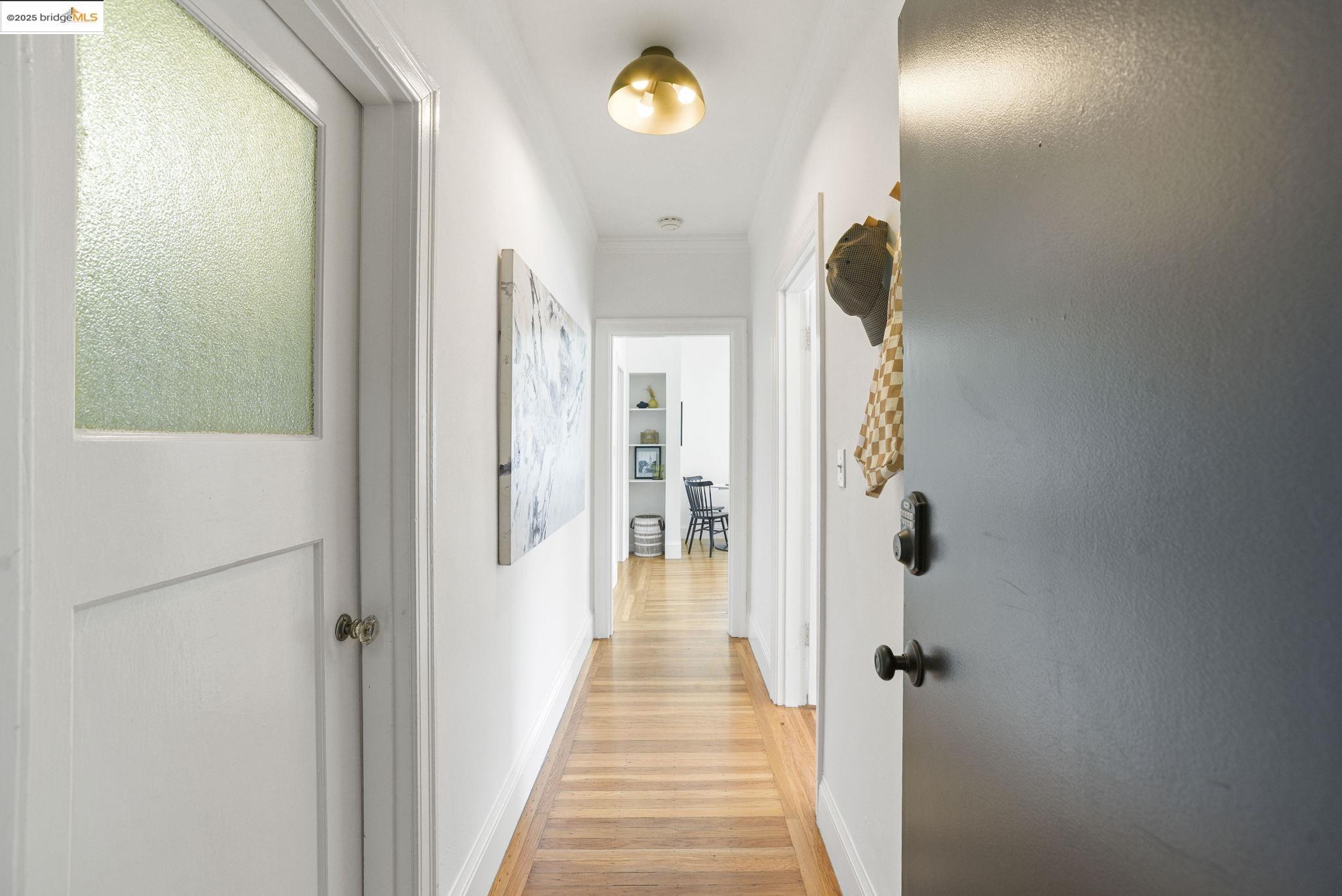 Detail Gallery Image 3 of 24 For 400 Avon Street #4,  Oakland,  CA 94618 - 2 Beds | 1 Baths