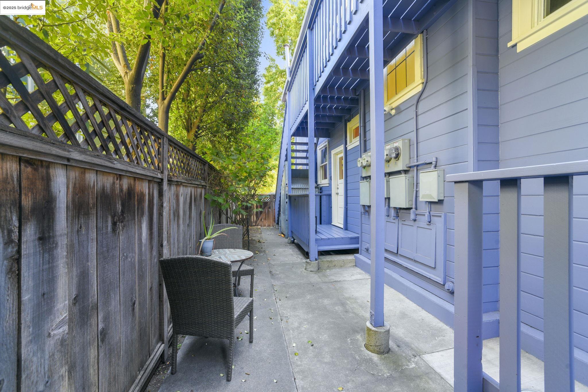Detail Gallery Image 21 of 24 For 400 Avon Street #4,  Oakland,  CA 94618 - 2 Beds | 1 Baths