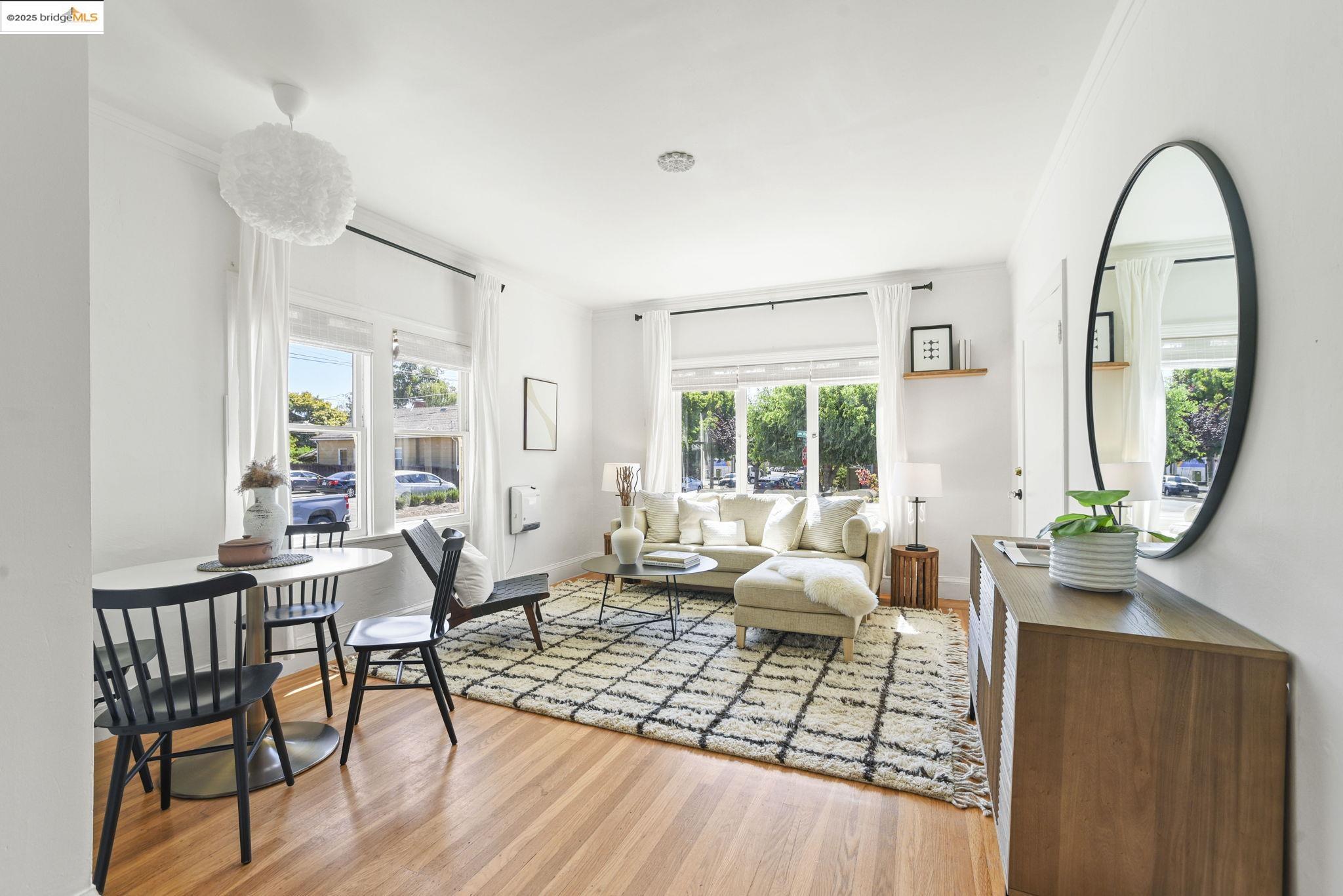 Detail Gallery Image 4 of 24 For 400 Avon Street #4,  Oakland,  CA 94618 - 2 Beds | 1 Baths