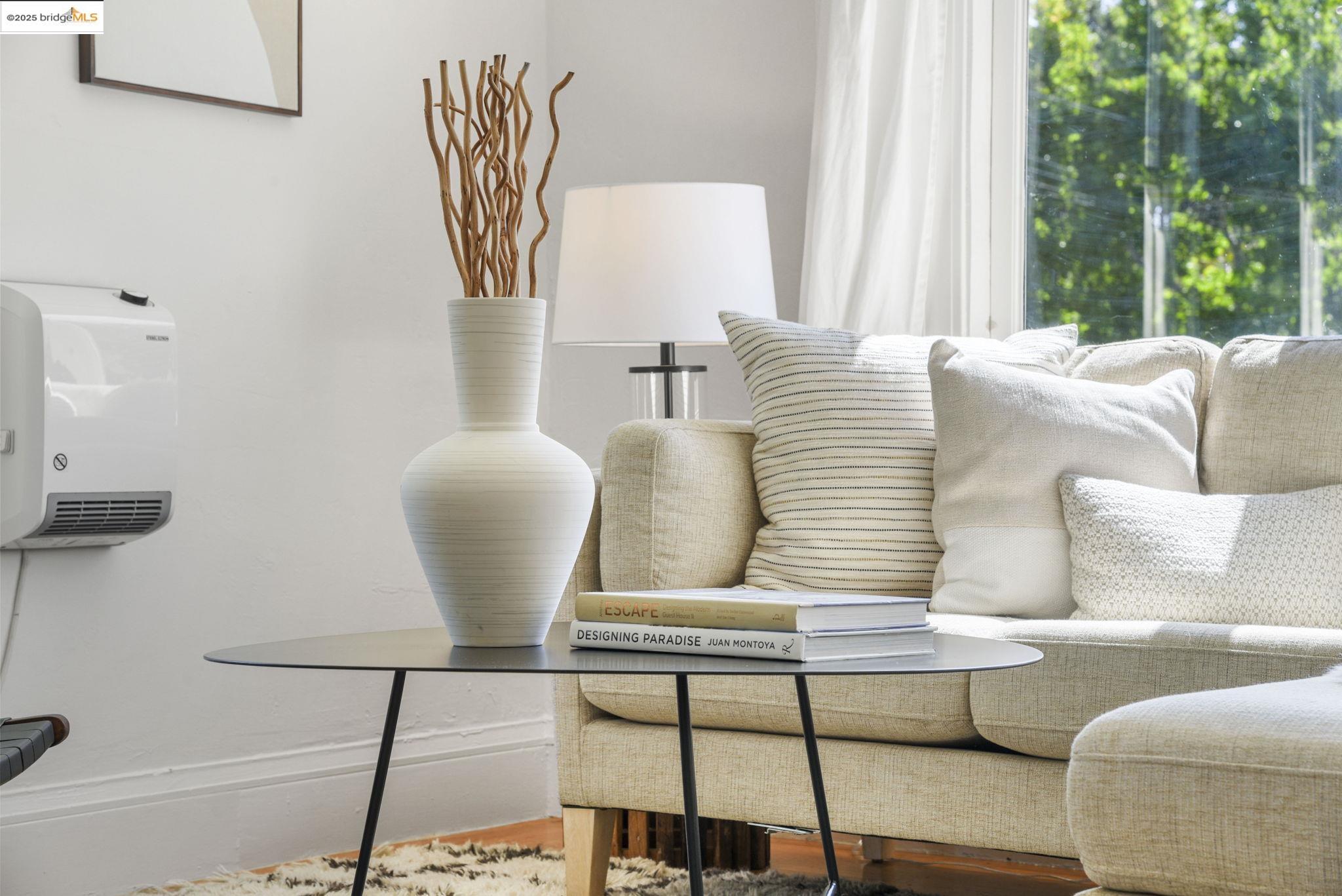 Detail Gallery Image 7 of 24 For 400 Avon Street #4,  Oakland,  CA 94618 - 2 Beds | 1 Baths