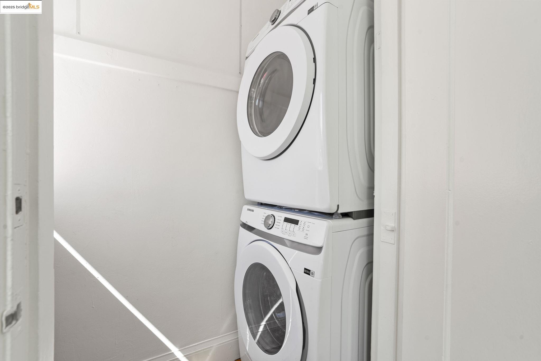 Detail Gallery Image 9 of 24 For 400 Avon Street #4,  Oakland,  CA 94618 - 2 Beds | 1 Baths