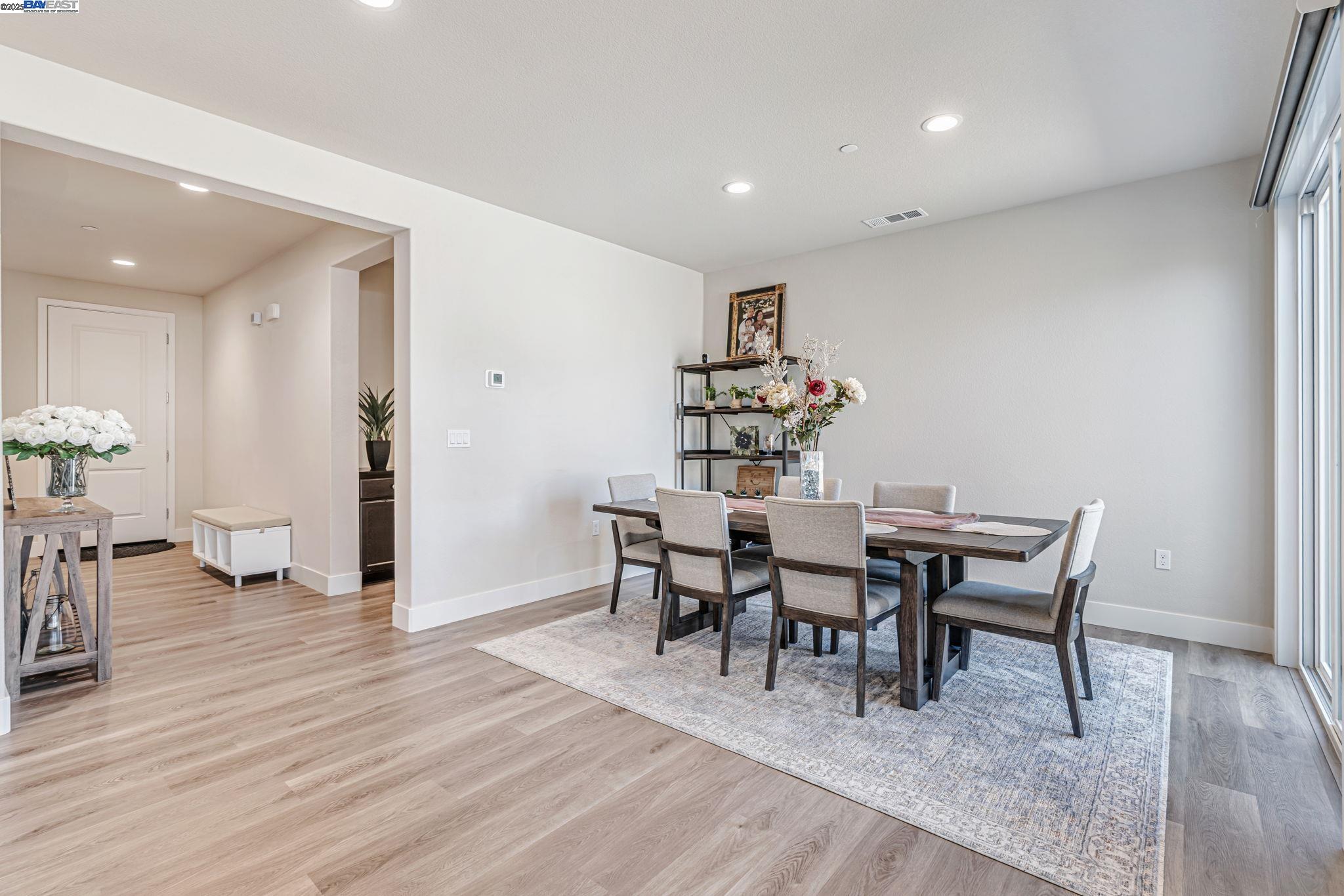 Detail Gallery Image 18 of 36 For 5645 Sierra Trail Way, Antioch,  CA 94531 - 4 Beds | 3/1 Baths