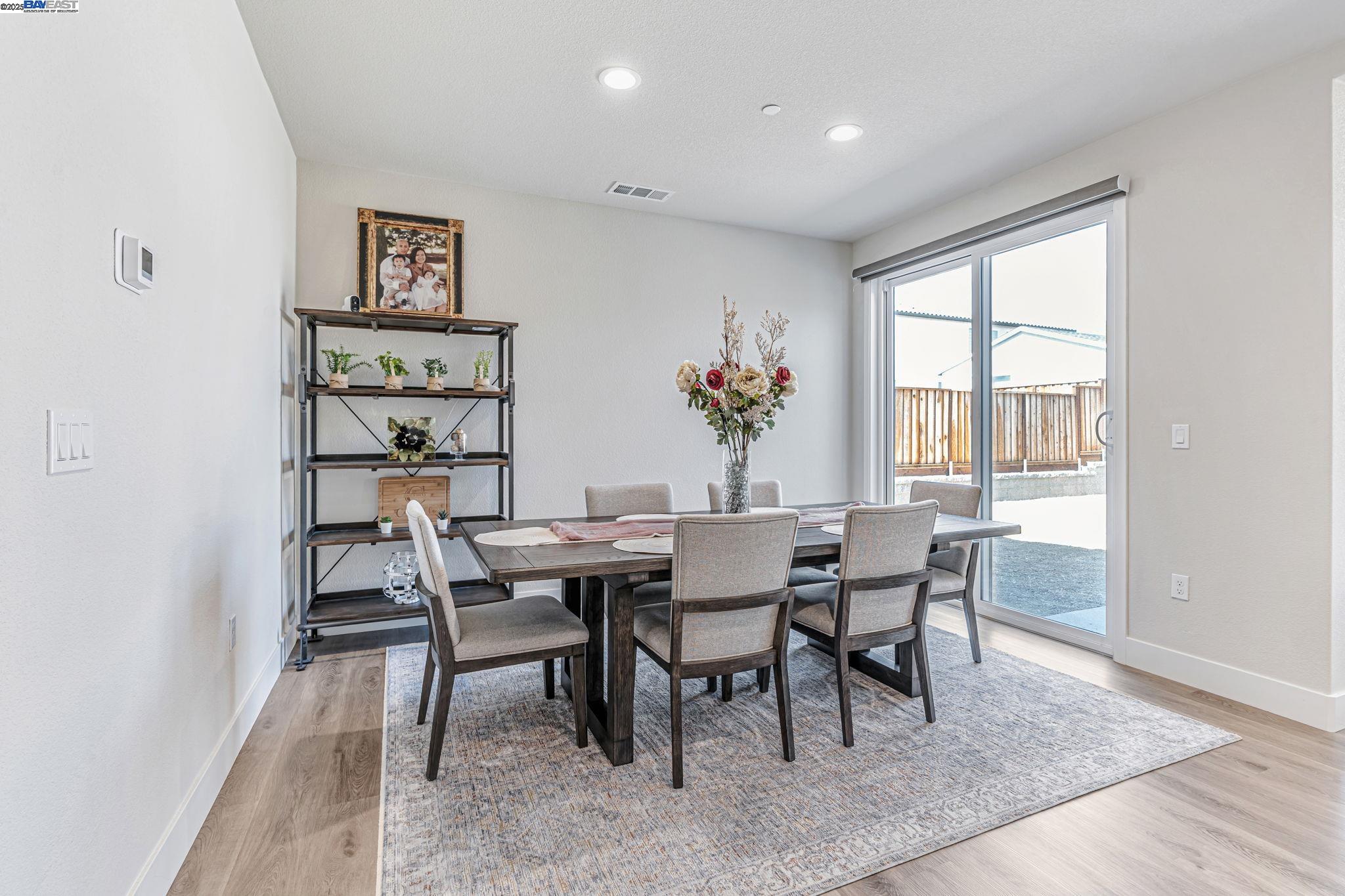 Detail Gallery Image 19 of 36 For 5645 Sierra Trail Way, Antioch,  CA 94531 - 4 Beds | 3/1 Baths