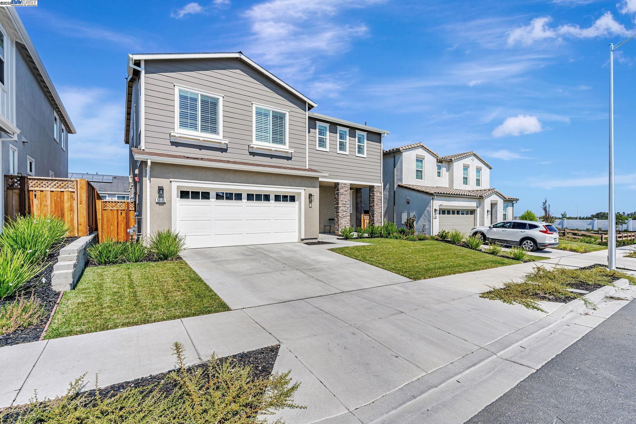 Detail Gallery Image 5 of 36 For 5645 Sierra Trail Way, Antioch,  CA 94531 - 4 Beds | 3/1 Baths