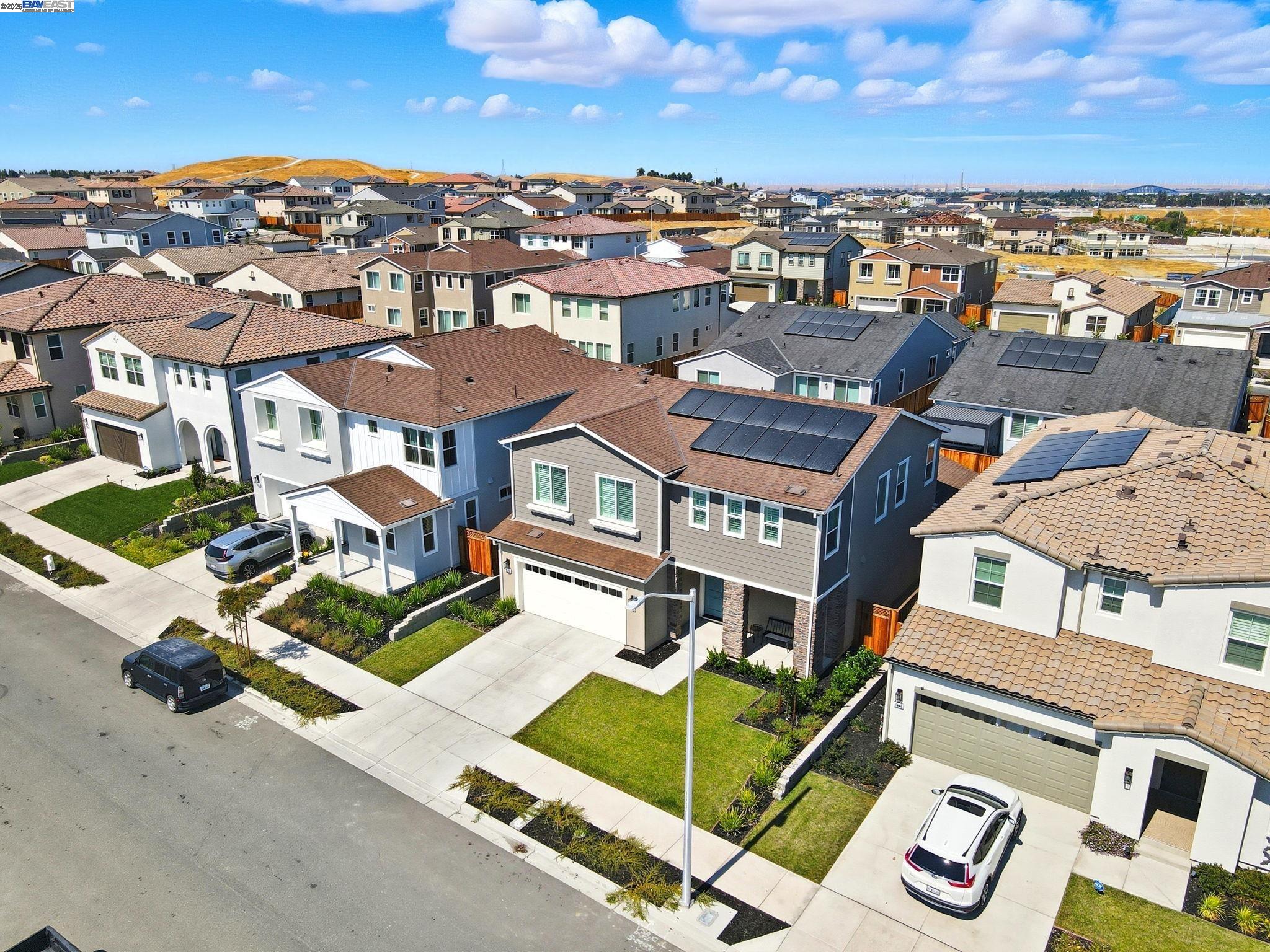 Detail Gallery Image 6 of 36 For 5645 Sierra Trail Way, Antioch,  CA 94531 - 4 Beds | 3/1 Baths
