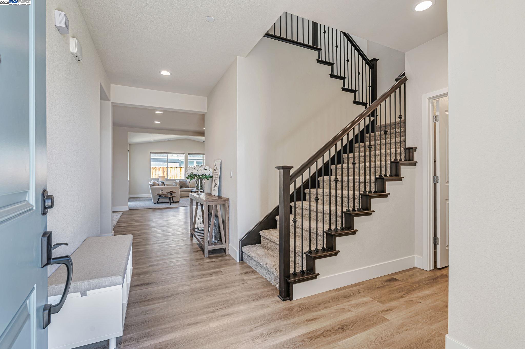 Detail Gallery Image 7 of 36 For 5645 Sierra Trail Way, Antioch,  CA 94531 - 4 Beds | 3/1 Baths