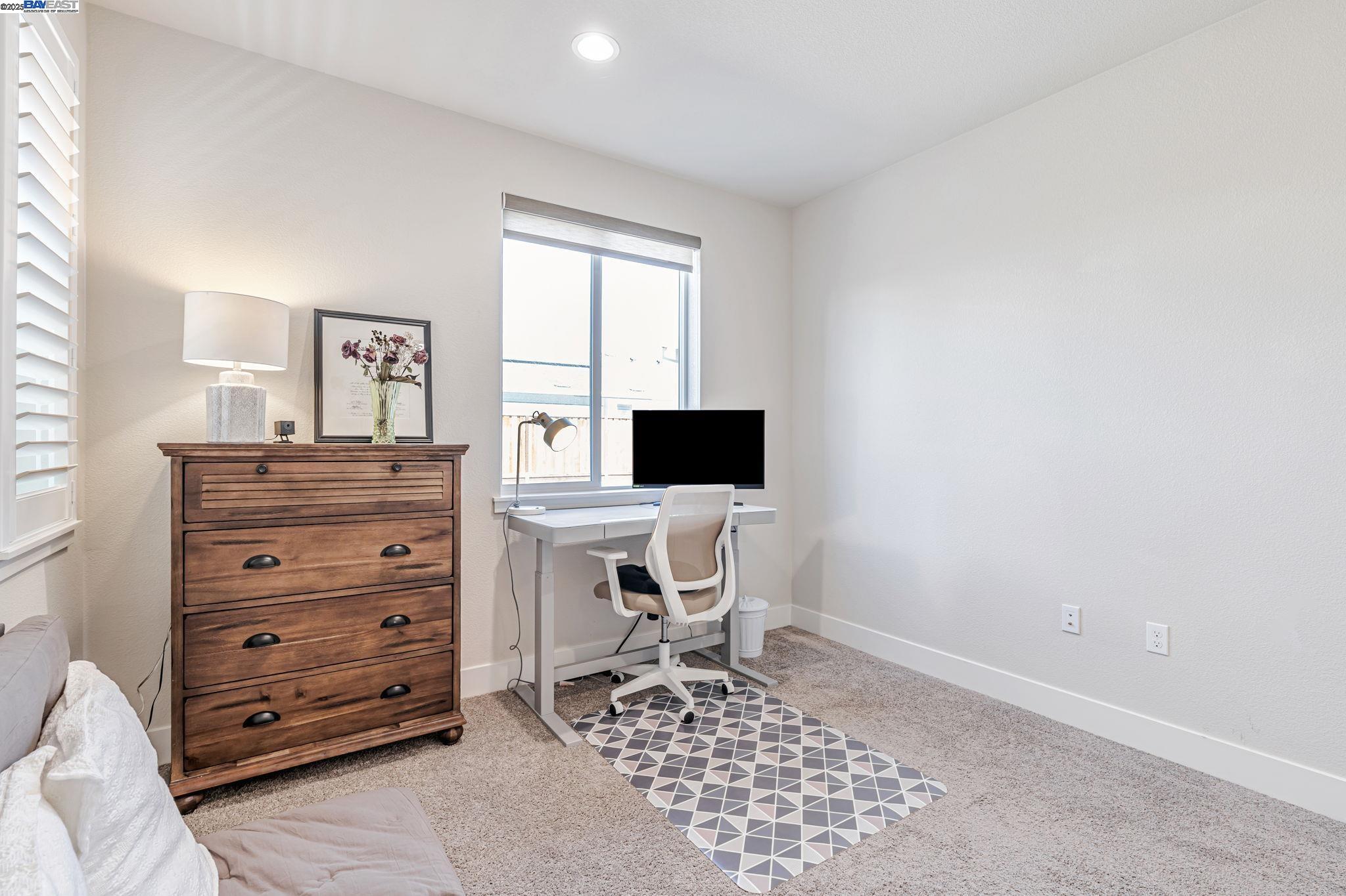Detail Gallery Image 9 of 36 For 5645 Sierra Trail Way, Antioch,  CA 94531 - 4 Beds | 3/1 Baths