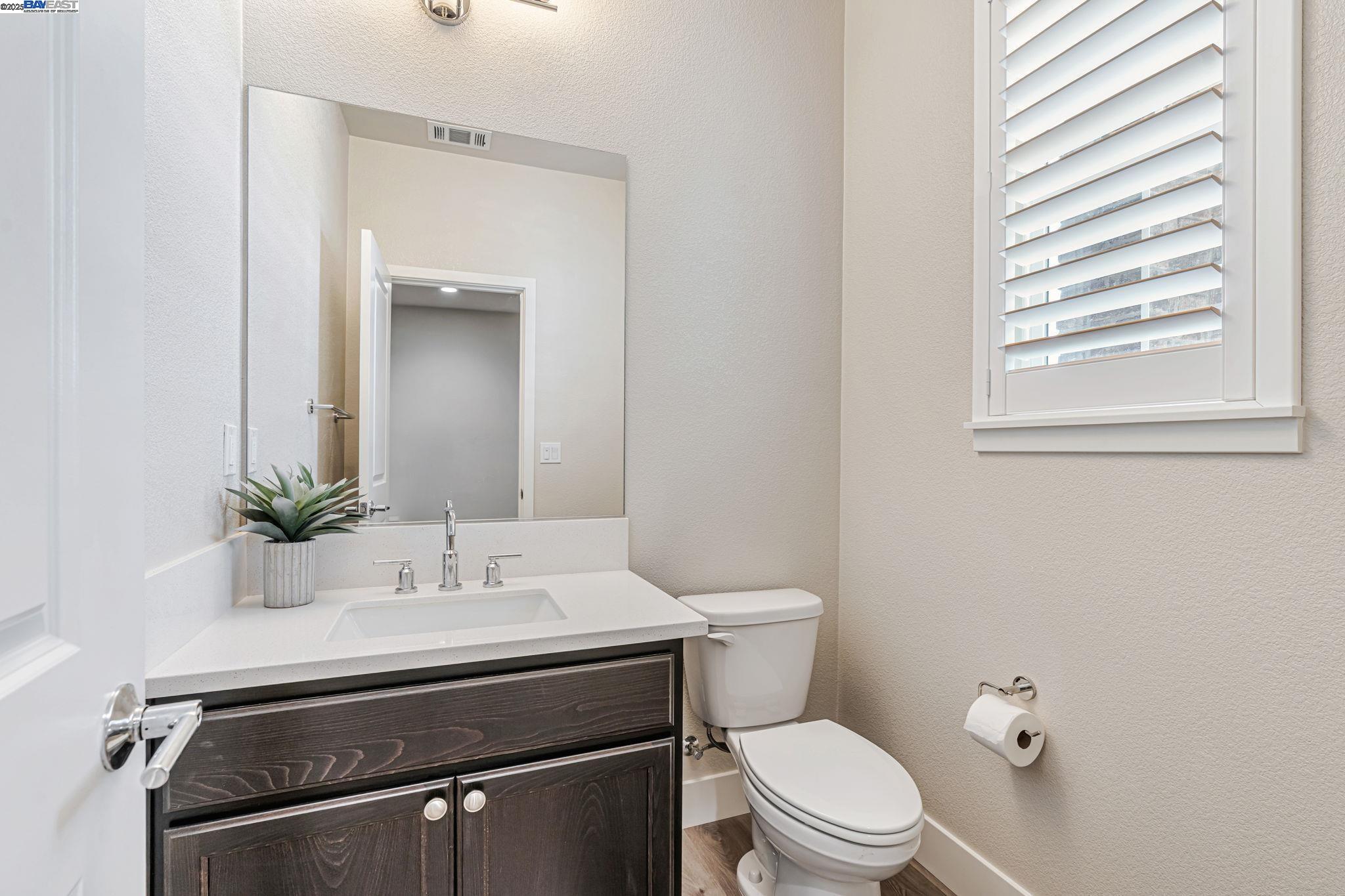 Detail Gallery Image 10 of 36 For 5645 Sierra Trail Way, Antioch,  CA 94531 - 4 Beds | 3/1 Baths