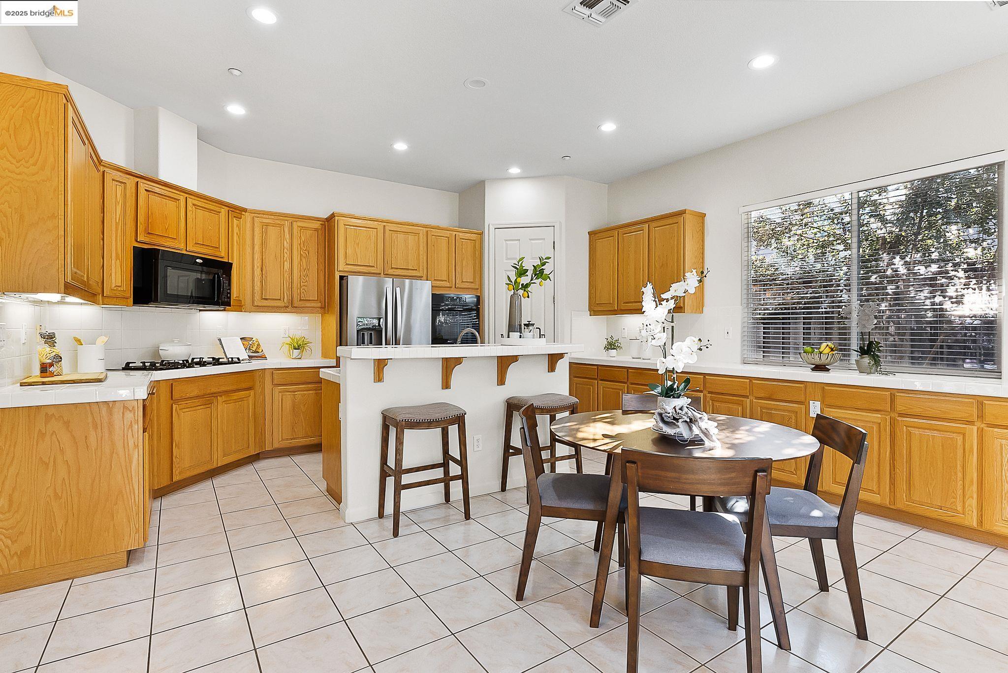 Detail Gallery Image 13 of 41 For 511 Maggiore Ct, Brentwood,  CA 94513 - 5 Beds | 3 Baths