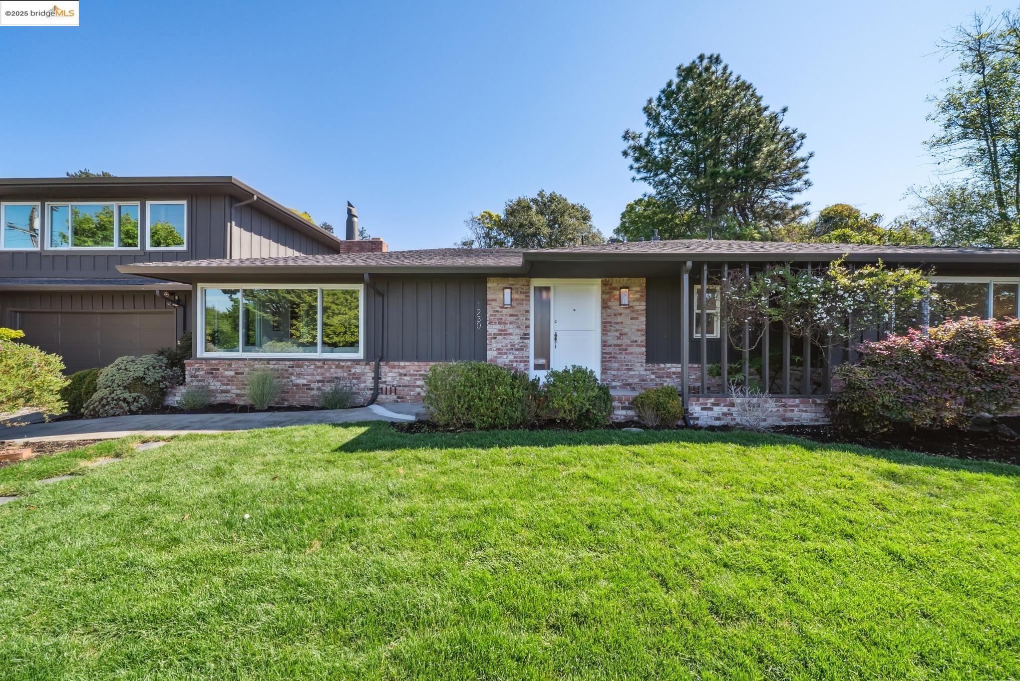 Detail Gallery Image 2 of 53 For 1230 Brewster Dr., El Cerrito,  CA 94530 - 4 Beds | 2 Baths
