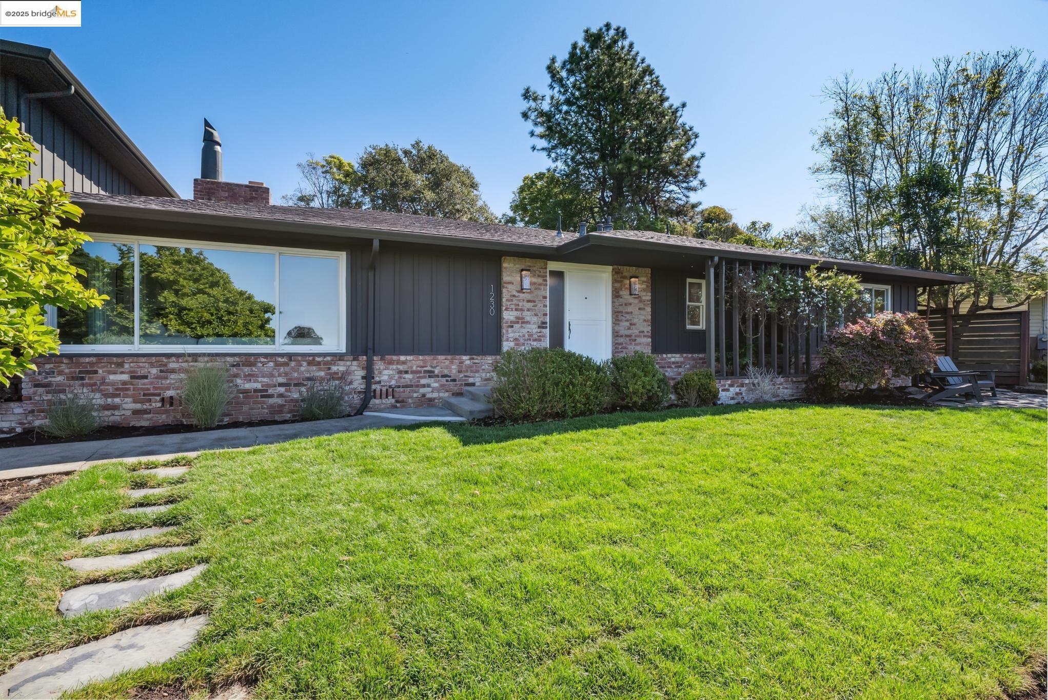 Detail Gallery Image 3 of 53 For 1230 Brewster Dr., El Cerrito,  CA 94530 - 4 Beds | 2 Baths