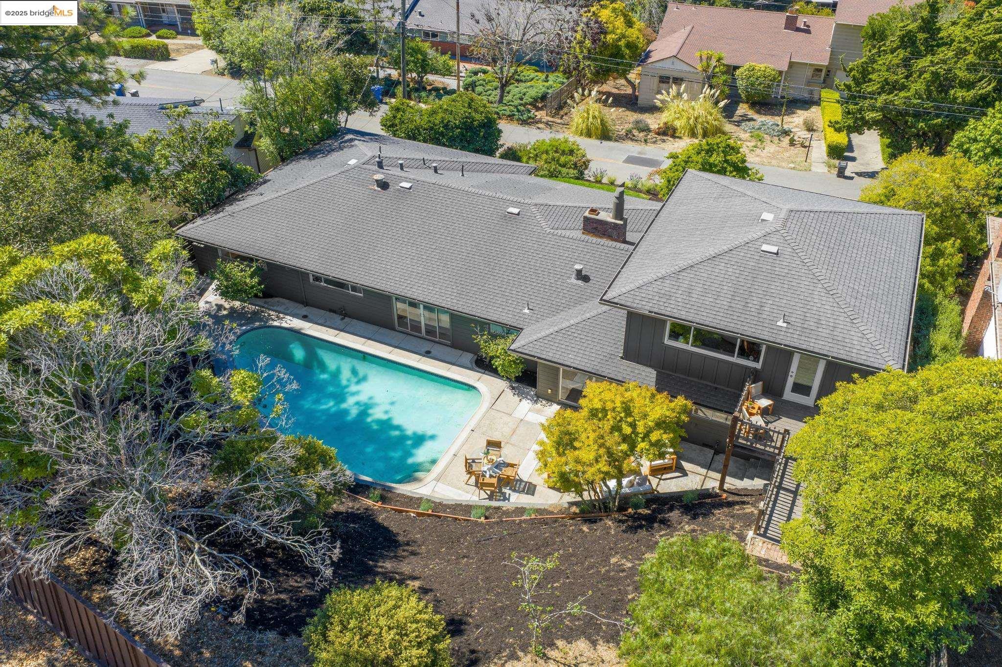 Detail Gallery Image 5 of 53 For 1230 Brewster Dr., El Cerrito,  CA 94530 - 4 Beds | 2 Baths