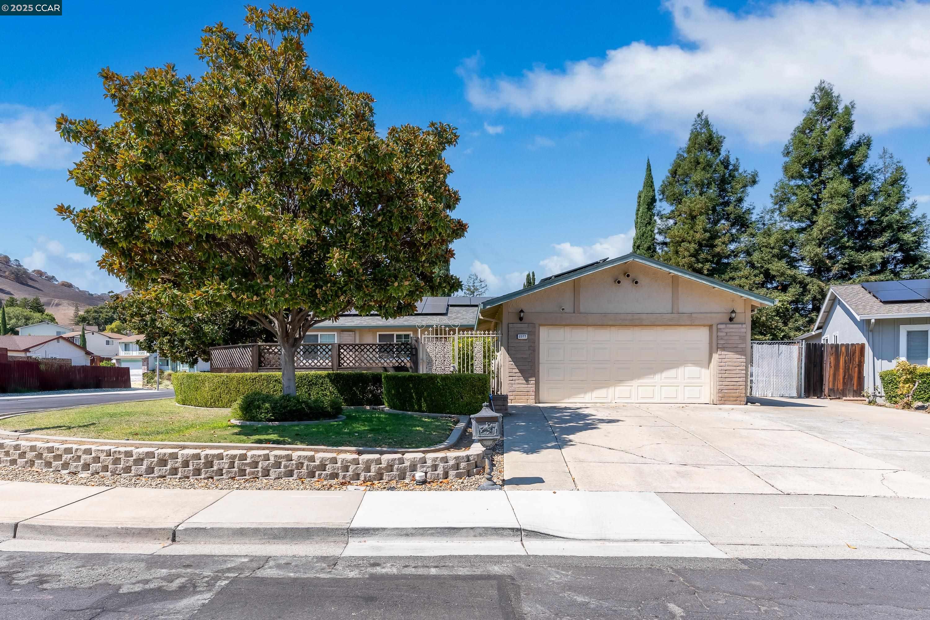 Detail Gallery Image 1 of 34 For 2377 Hilliard Cir, Antioch,  CA 94509 - 3 Beds | 2 Baths