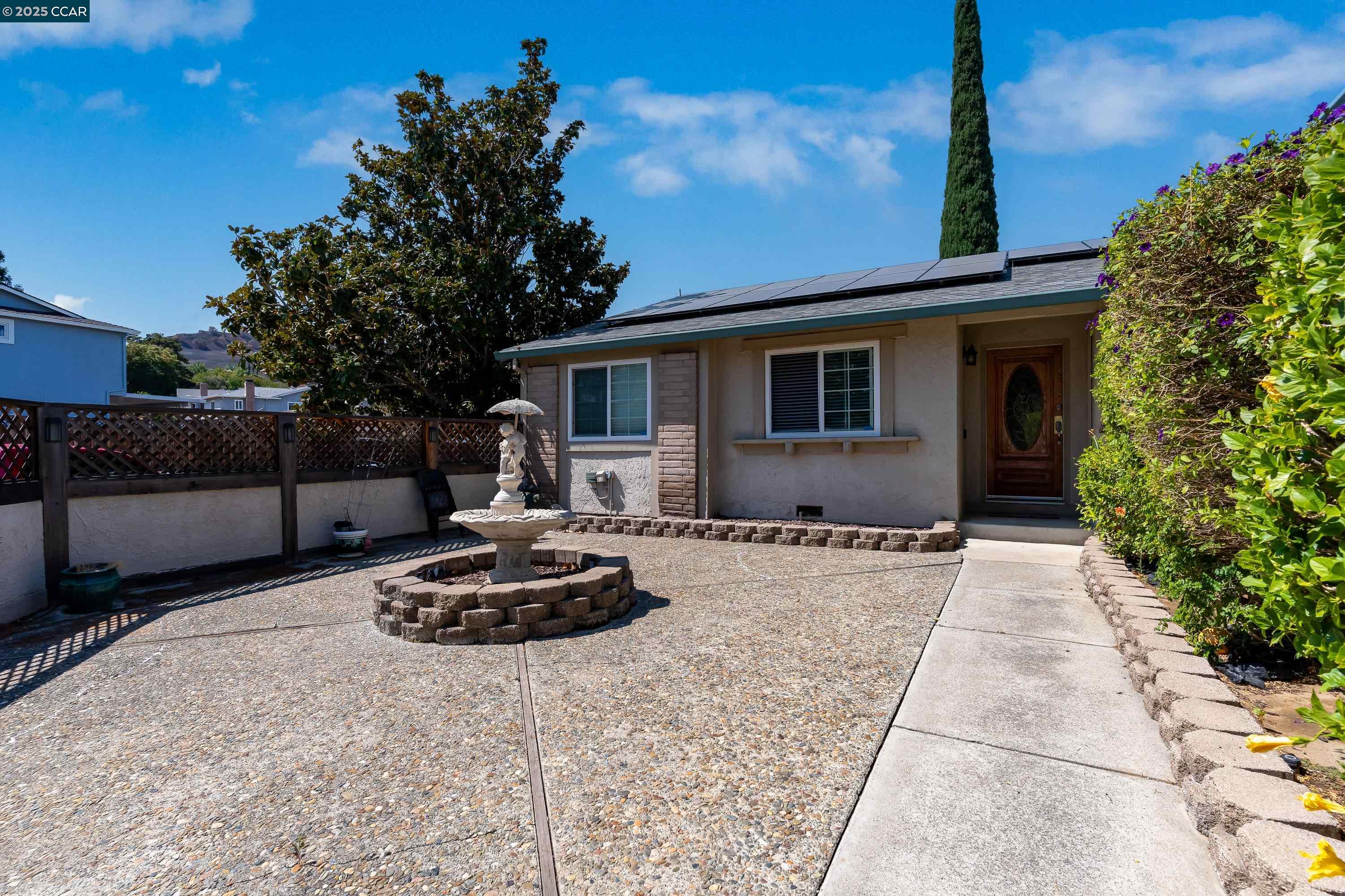 Detail Gallery Image 2 of 34 For 2377 Hilliard Cir, Antioch,  CA 94509 - 3 Beds | 2 Baths