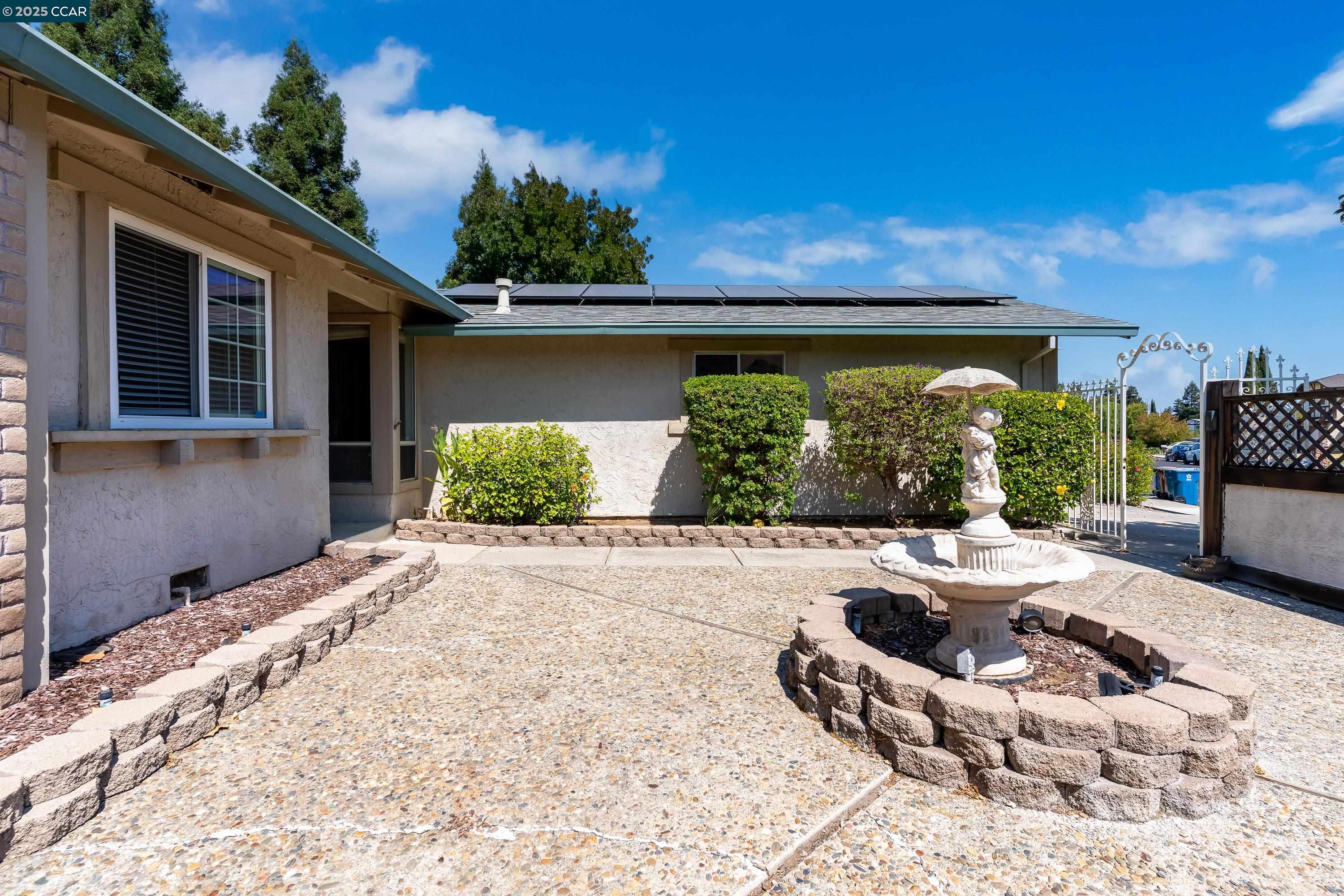 Detail Gallery Image 3 of 34 For 2377 Hilliard Cir, Antioch,  CA 94509 - 3 Beds | 2 Baths