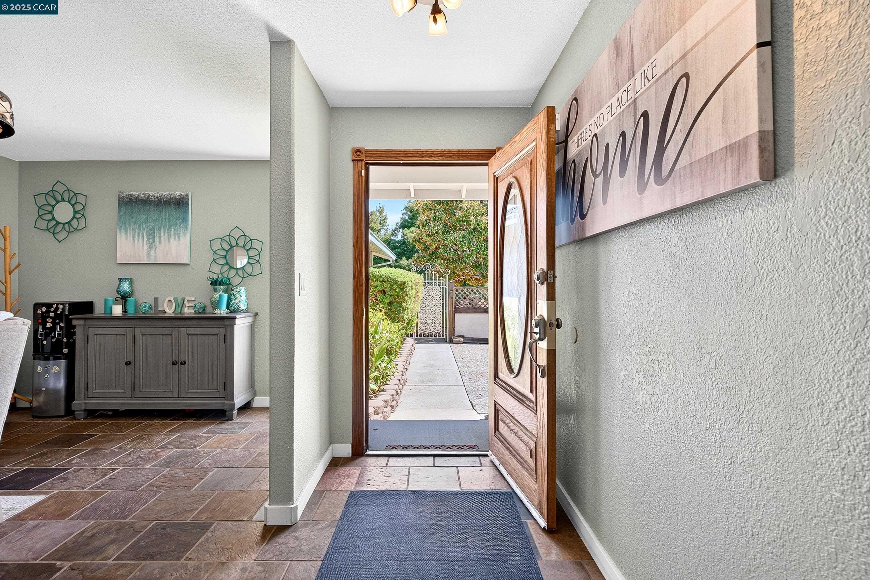 Detail Gallery Image 4 of 34 For 2377 Hilliard Cir, Antioch,  CA 94509 - 3 Beds | 2 Baths