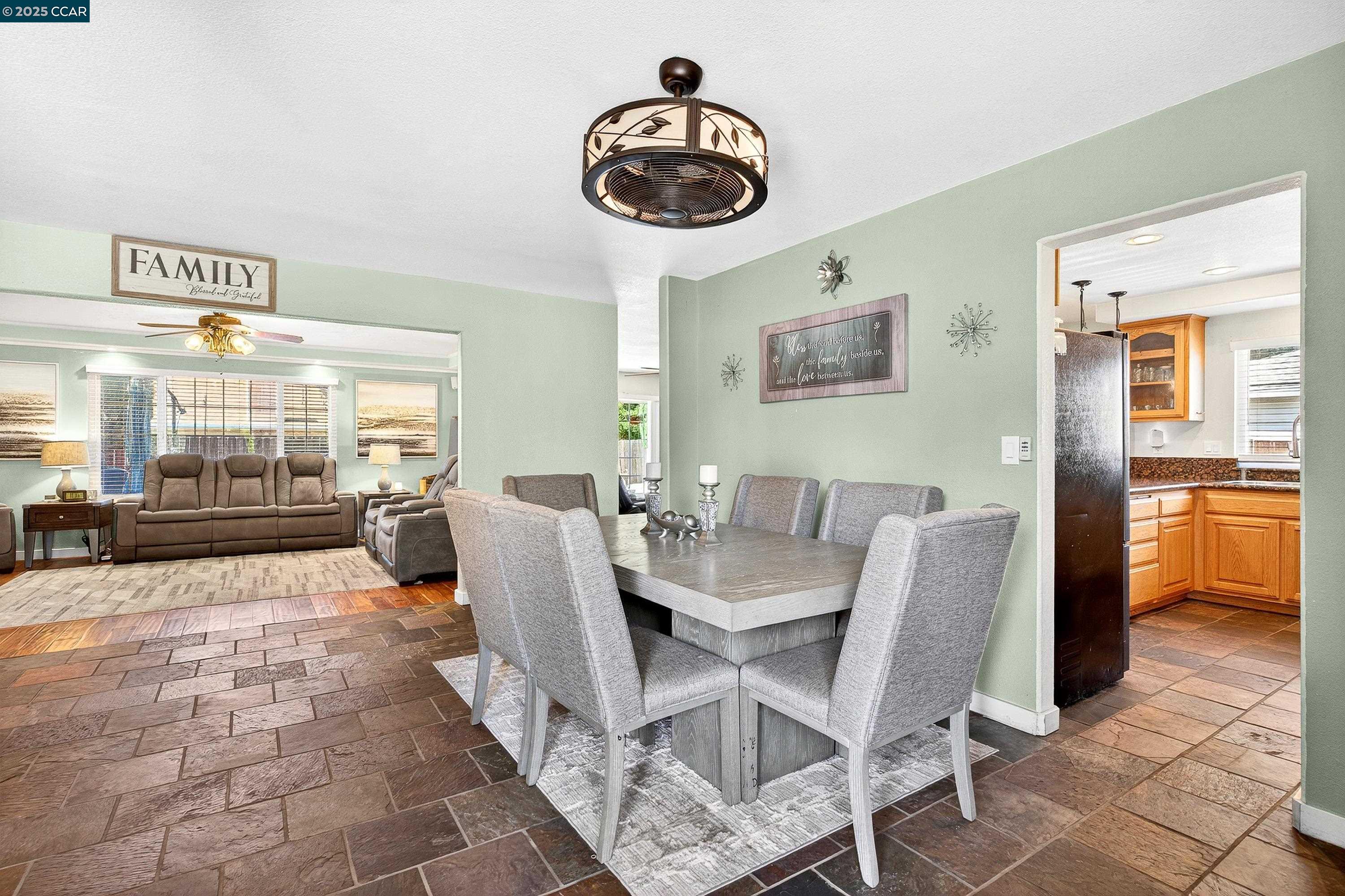 Detail Gallery Image 5 of 34 For 2377 Hilliard Cir, Antioch,  CA 94509 - 3 Beds | 2 Baths