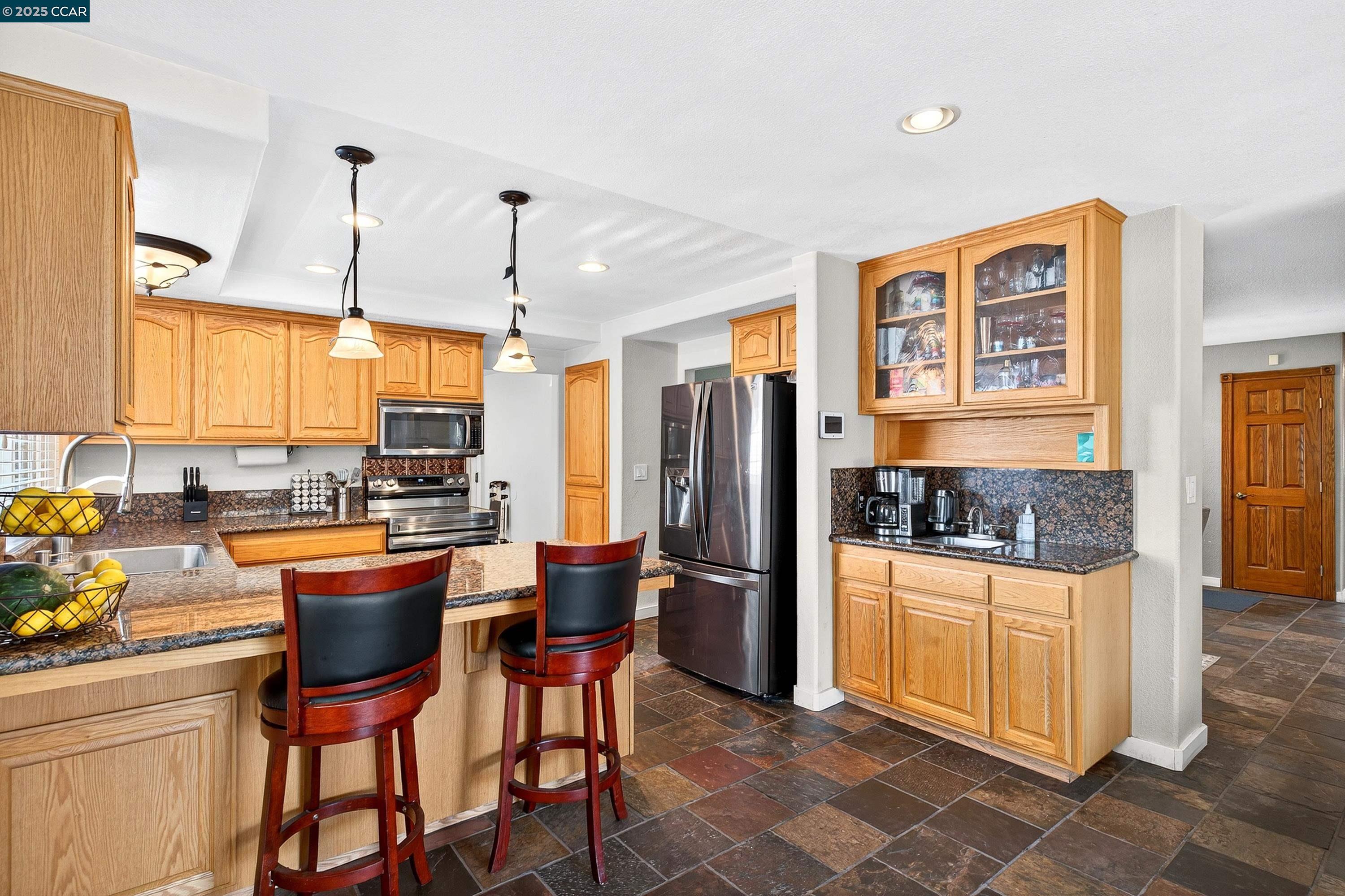 Detail Gallery Image 7 of 34 For 2377 Hilliard Cir, Antioch,  CA 94509 - 3 Beds | 2 Baths