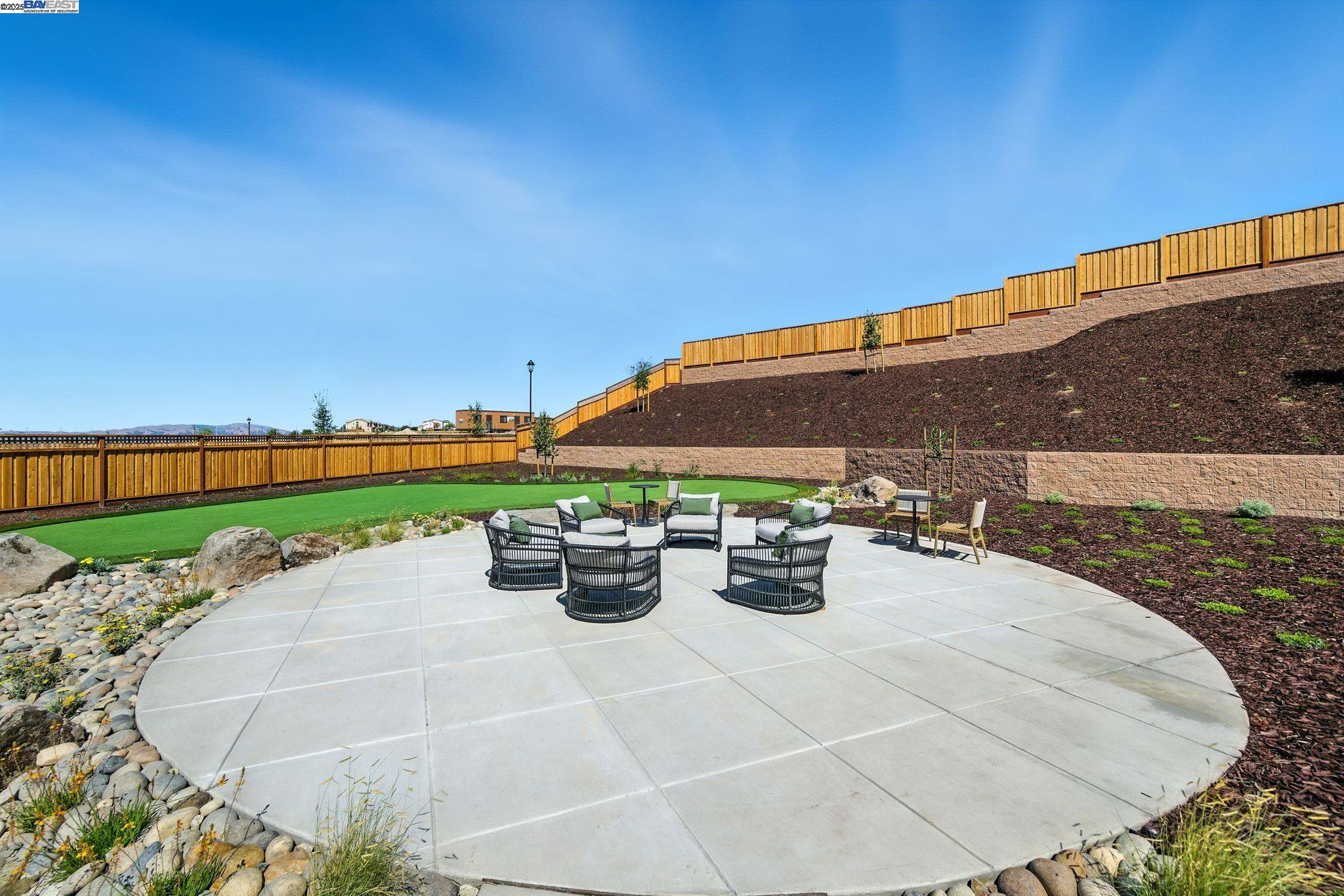Detail Gallery Image 11 of 55 For 1683 S Wren Street, Dublin,  CA 94568 - 5 Beds | 5/2 Baths