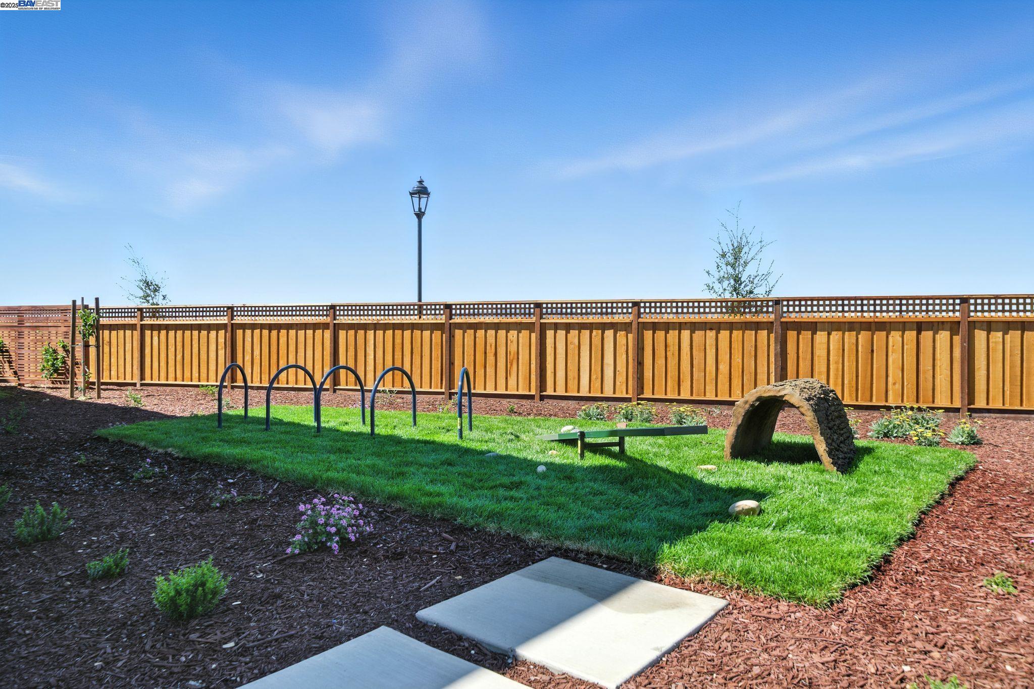 Detail Gallery Image 12 of 55 For 1683 S Wren Street, Dublin,  CA 94568 - 5 Beds | 5/2 Baths