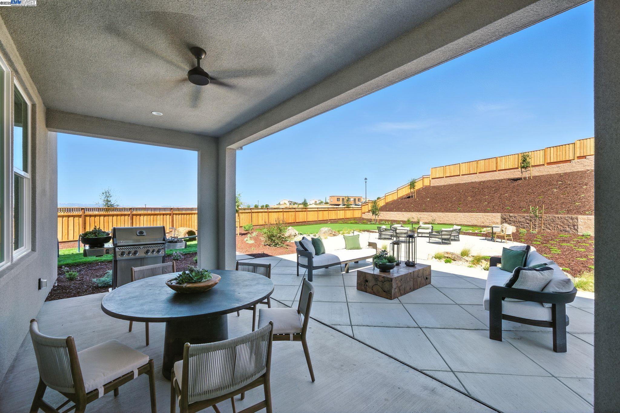 Detail Gallery Image 4 of 55 For 1683 S Wren Street, Dublin,  CA 94568 - 5 Beds | 5/2 Baths