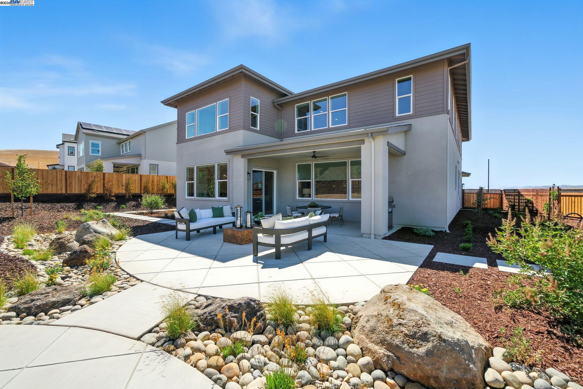 Detail Gallery Image 5 of 55 For 1683 S Wren Street, Dublin,  CA 94568 - 5 Beds | 5/2 Baths