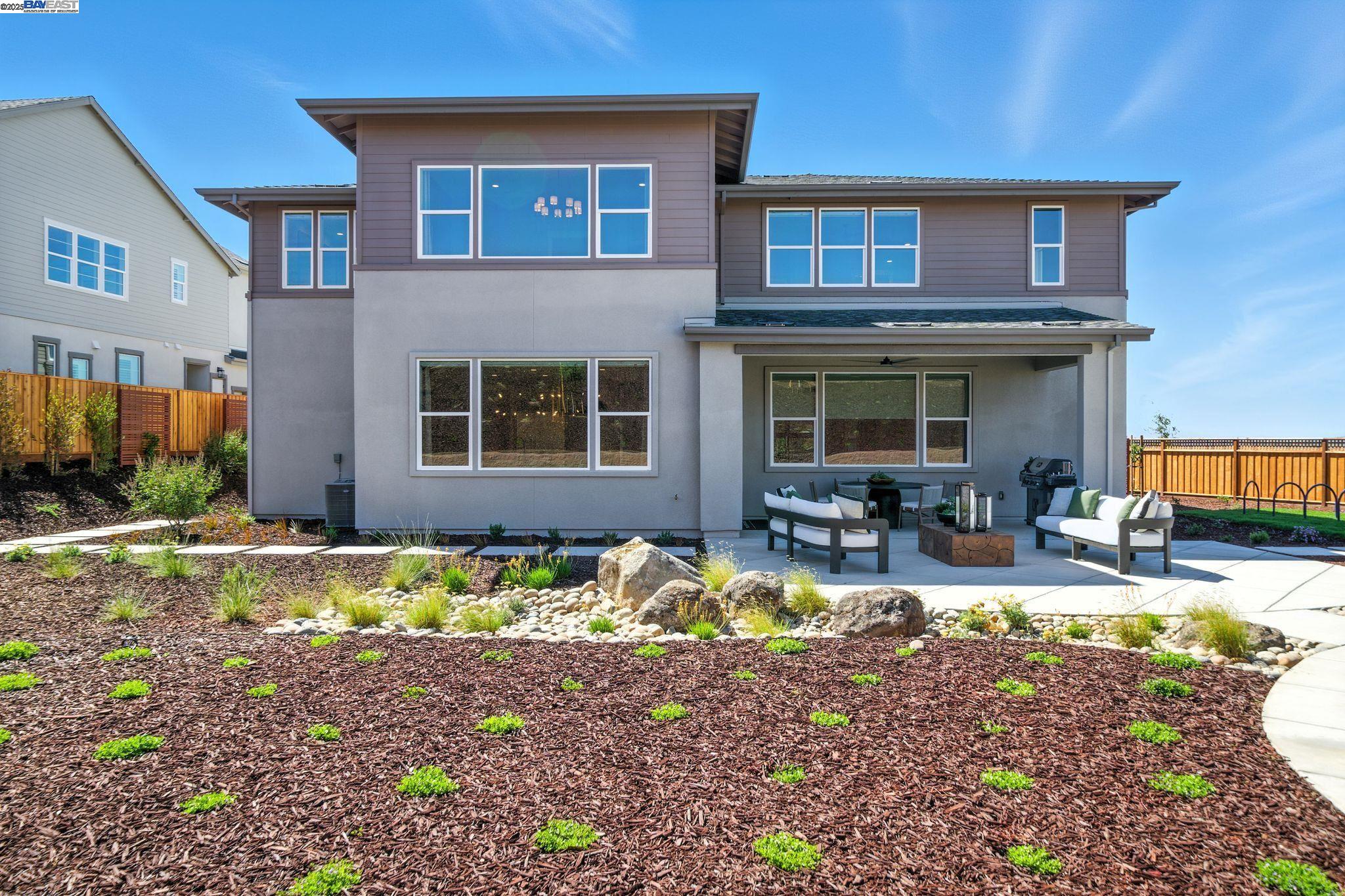 Detail Gallery Image 6 of 55 For 1683 S Wren Street, Dublin,  CA 94568 - 5 Beds | 5/2 Baths