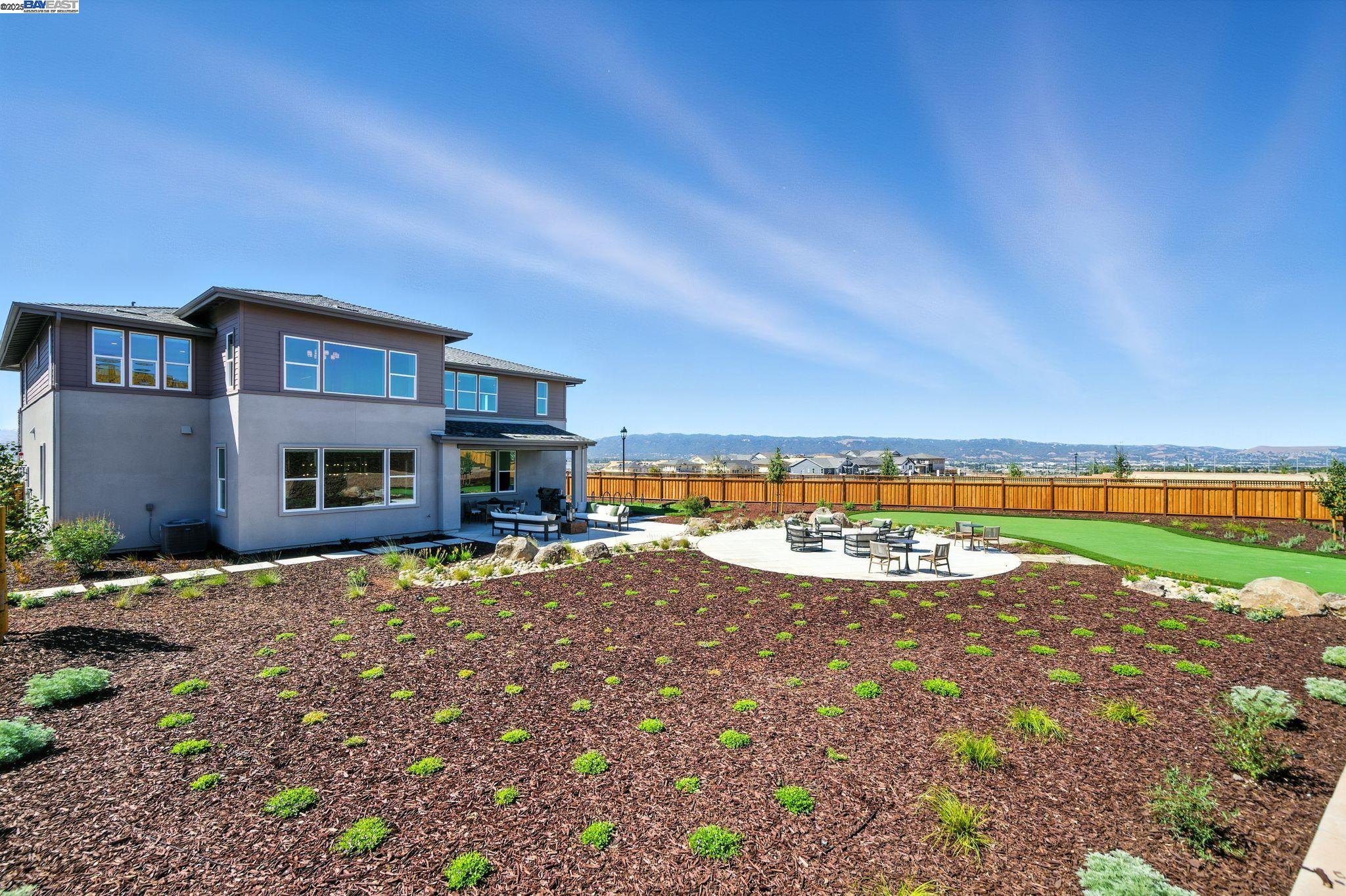 Detail Gallery Image 7 of 55 For 1683 S Wren Street, Dublin,  CA 94568 - 5 Beds | 5/2 Baths
