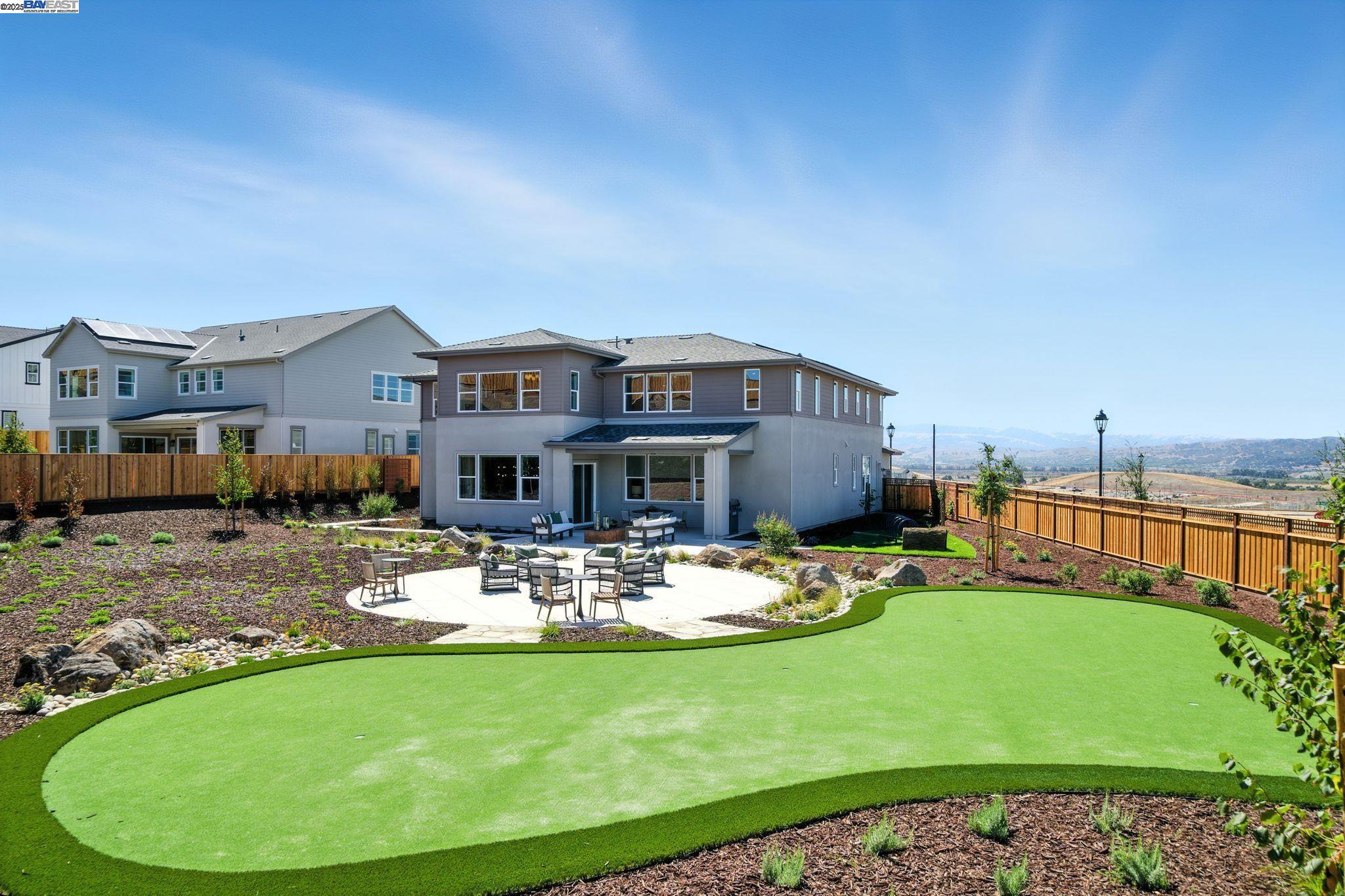 Detail Gallery Image 8 of 55 For 1683 S Wren Street, Dublin,  CA 94568 - 5 Beds | 5/2 Baths
