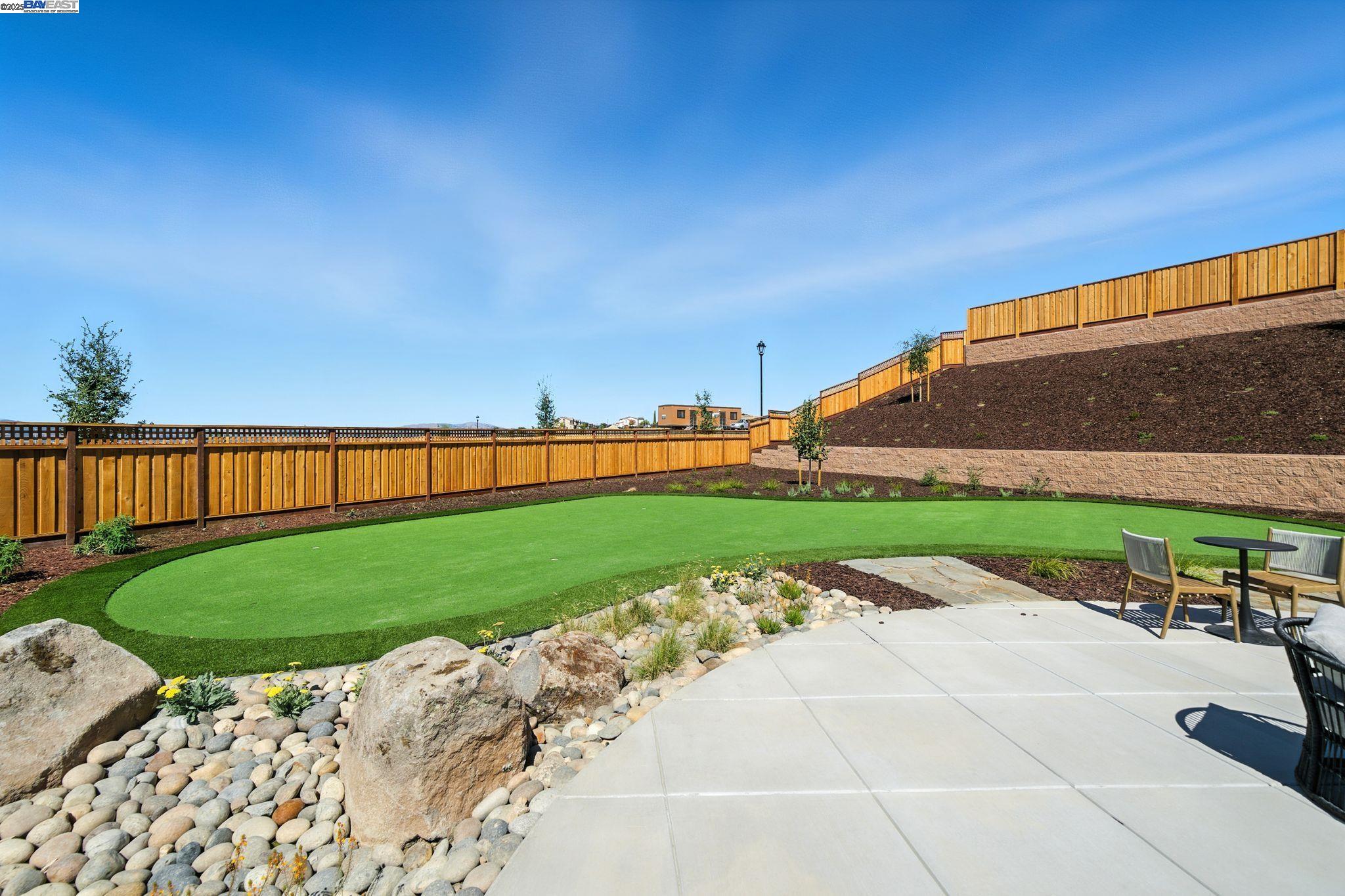Detail Gallery Image 9 of 55 For 1683 S Wren Street, Dublin,  CA 94568 - 5 Beds | 5/2 Baths